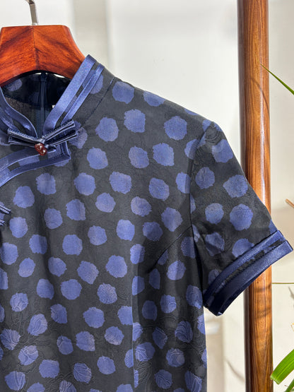 Deep Blue Xiangyunsha Qipao - Luxe Orienta CO., LIMITED