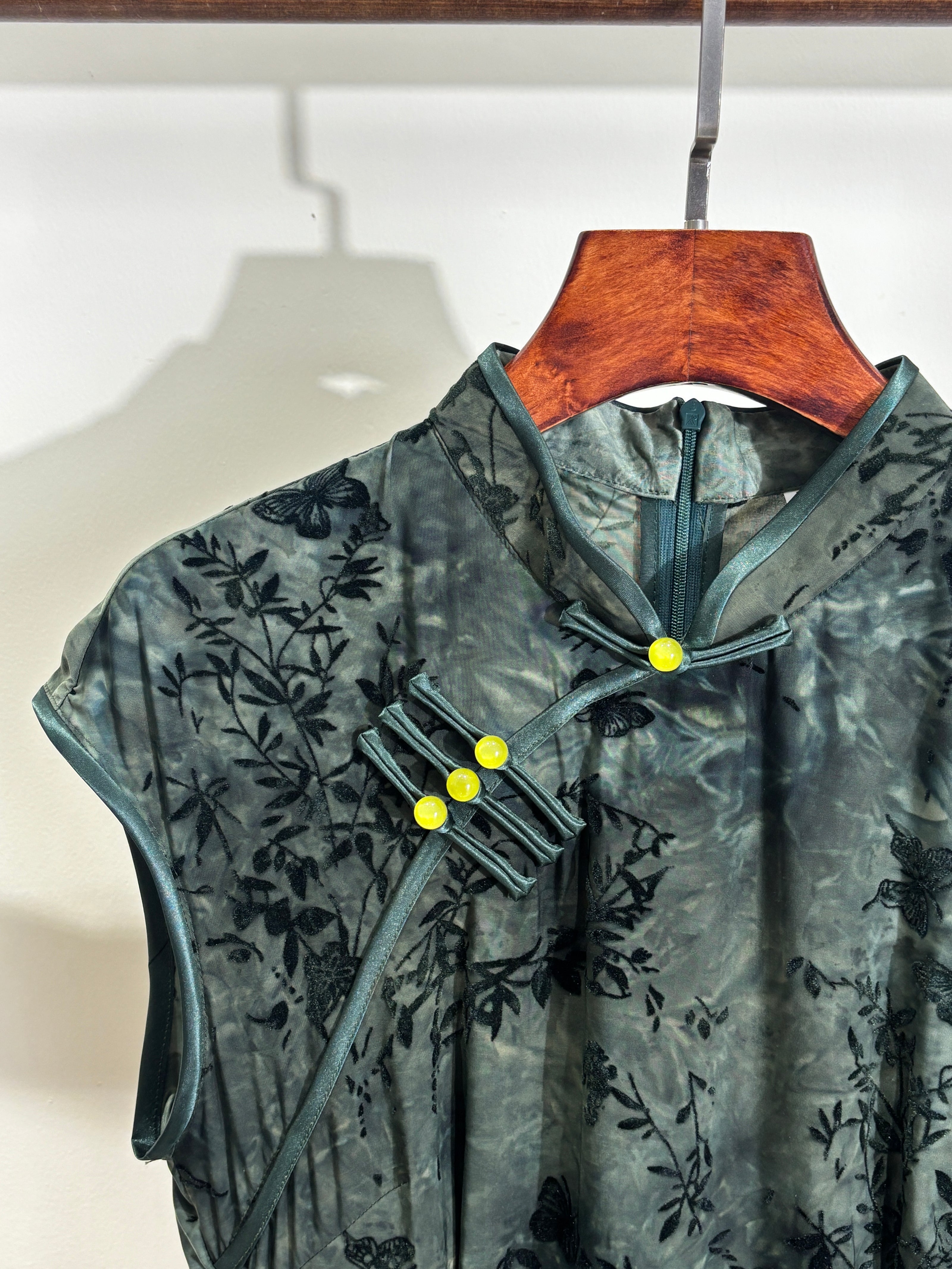 綠色旗袍 Green Qipao - Luxe Orienta CO., LIMITED