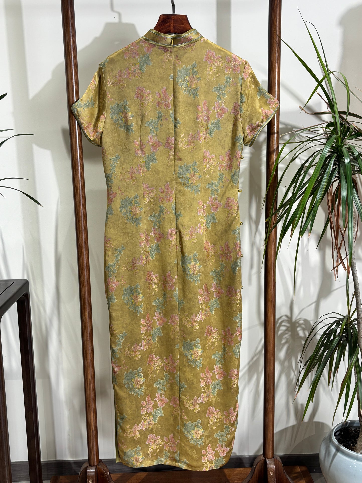 香雲紗旗袍 Xiangyunsha Qipao - Luxe Orienta CO., LIMITED