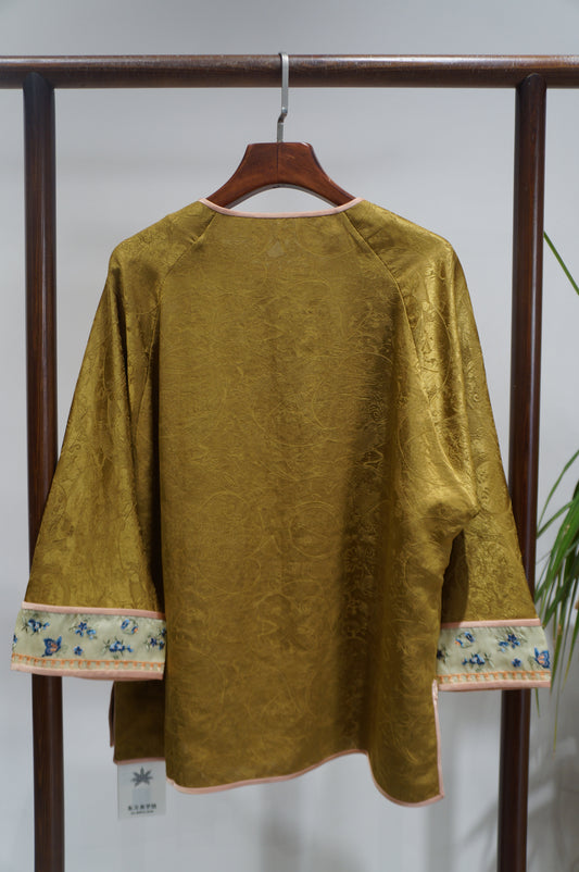 Yellow Mulberry Silk Xiangyunsha Blouse | Timeless Chinese Luxury