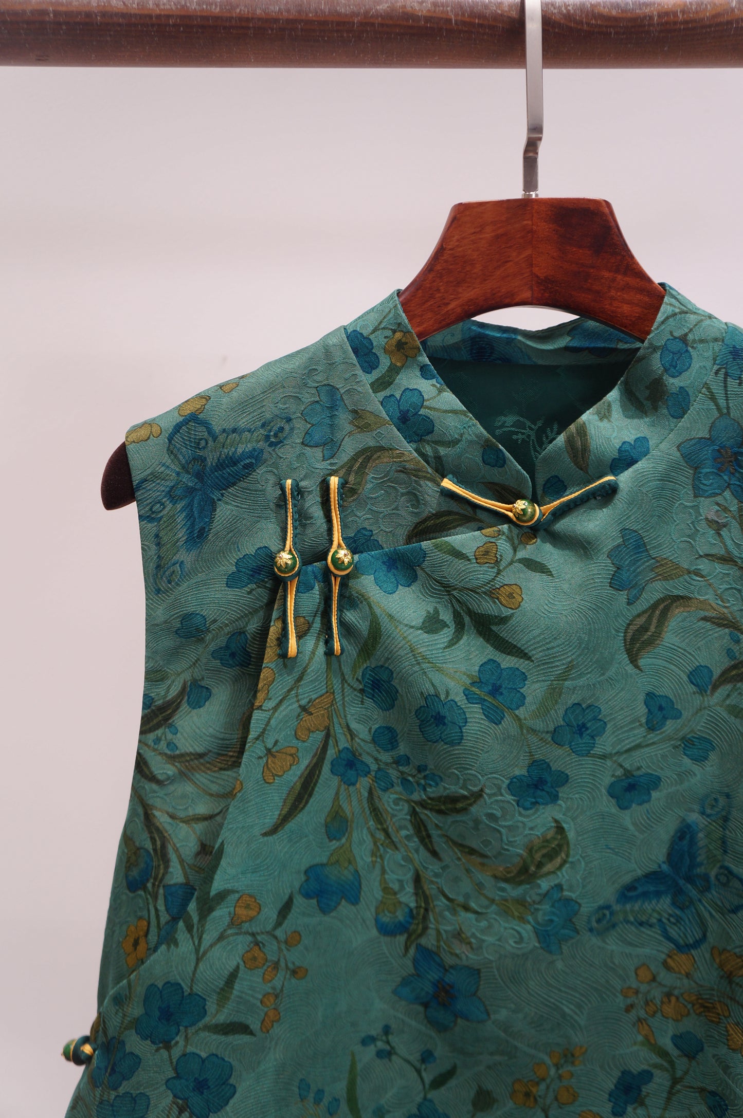 Green Mulberry Silk Vest | Modern Chinese Sophistication