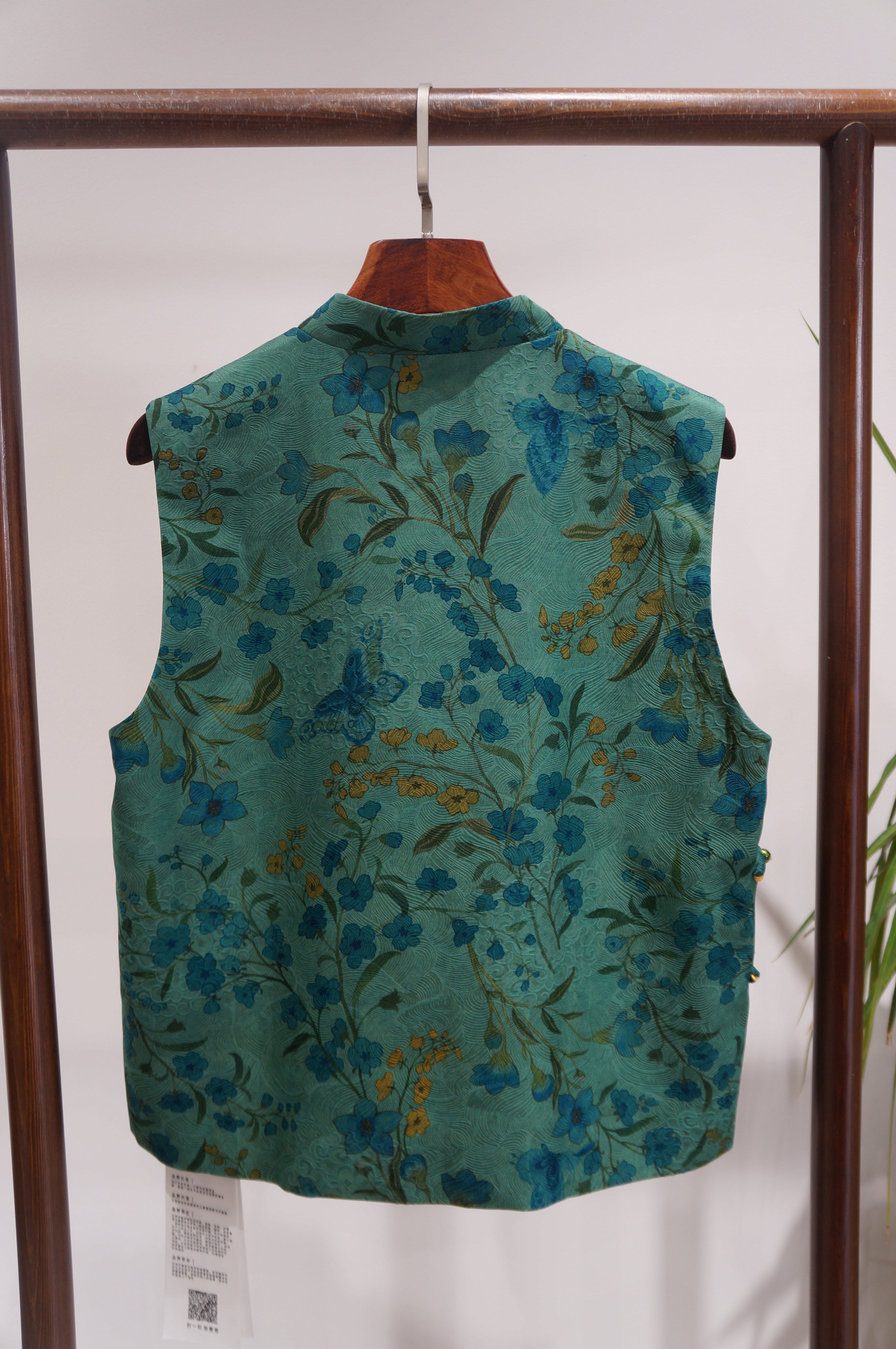 Green Mulberry Silk Vest | Modern Chinese Sophistication - Luxe Orienta CO., LIMITED