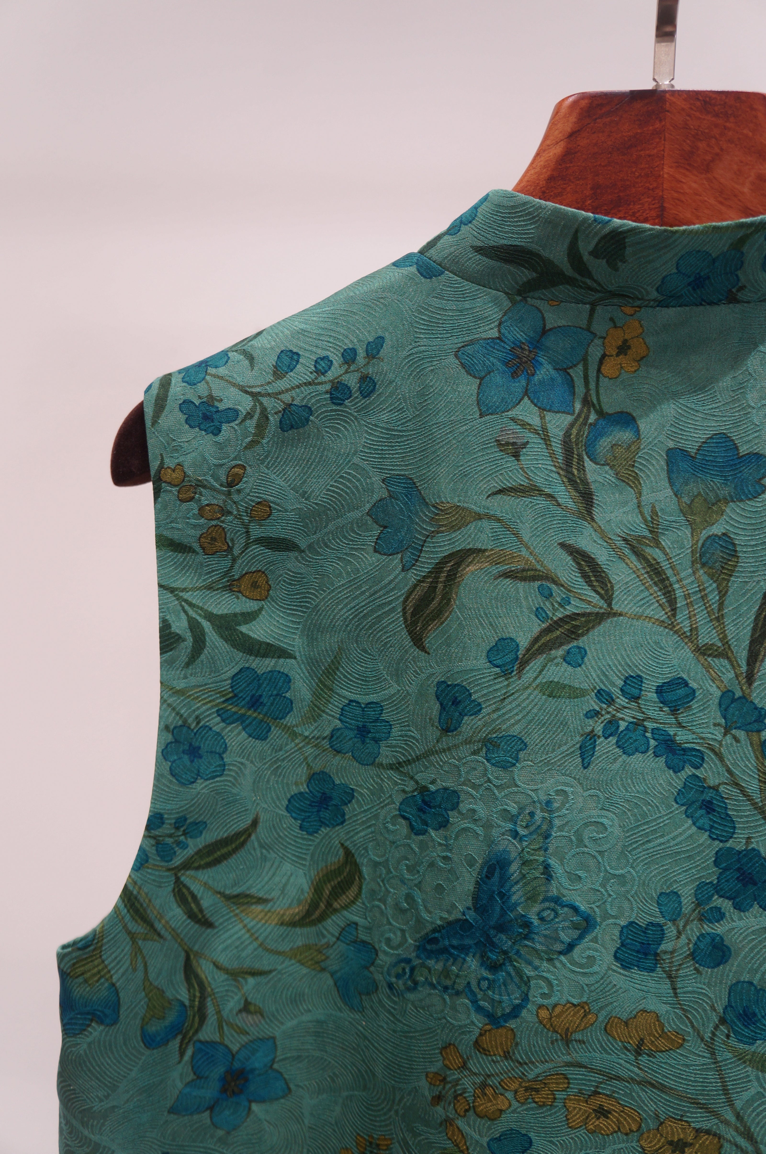 Green Mulberry Silk Vest | Modern Chinese Sophistication - Luxe Orienta CO., LIMITED