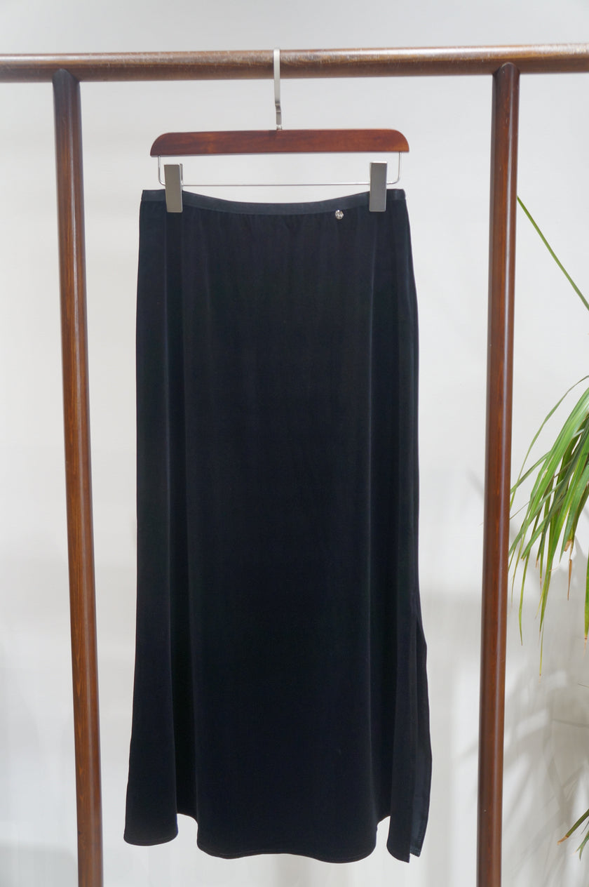 Black Velvet Midi Skirt | Elegant Modern Chinese Style - Luxe Orienta CO., LIMITED