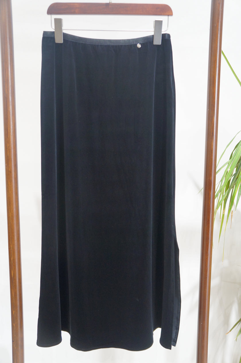 Black Velvet Midi Skirt | Elegant Modern Chinese Style - Luxe Orienta CO., LIMITED