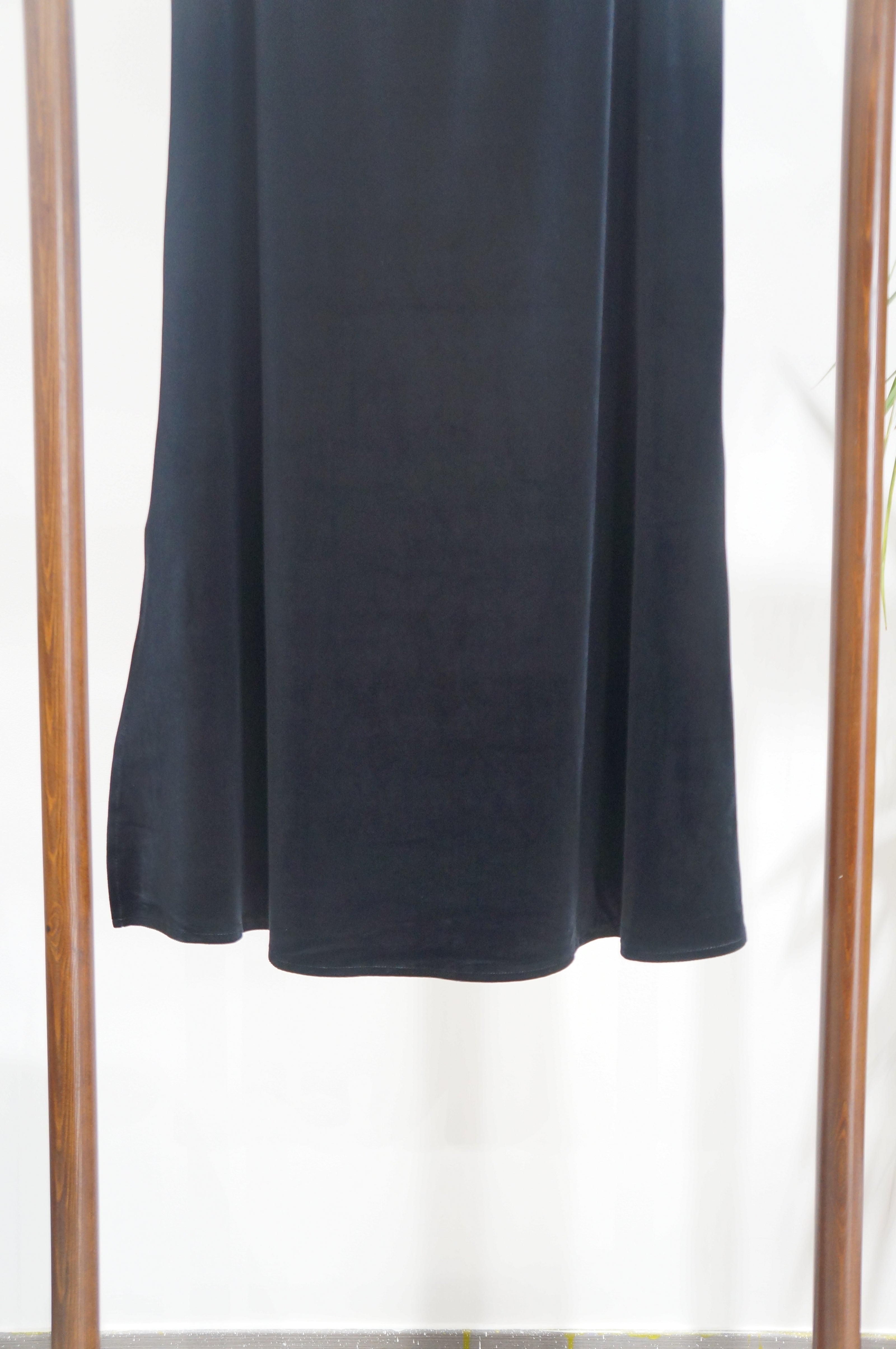 Black Velvet Midi Skirt | Elegant Modern Chinese Style - Luxe Orienta CO., LIMITED