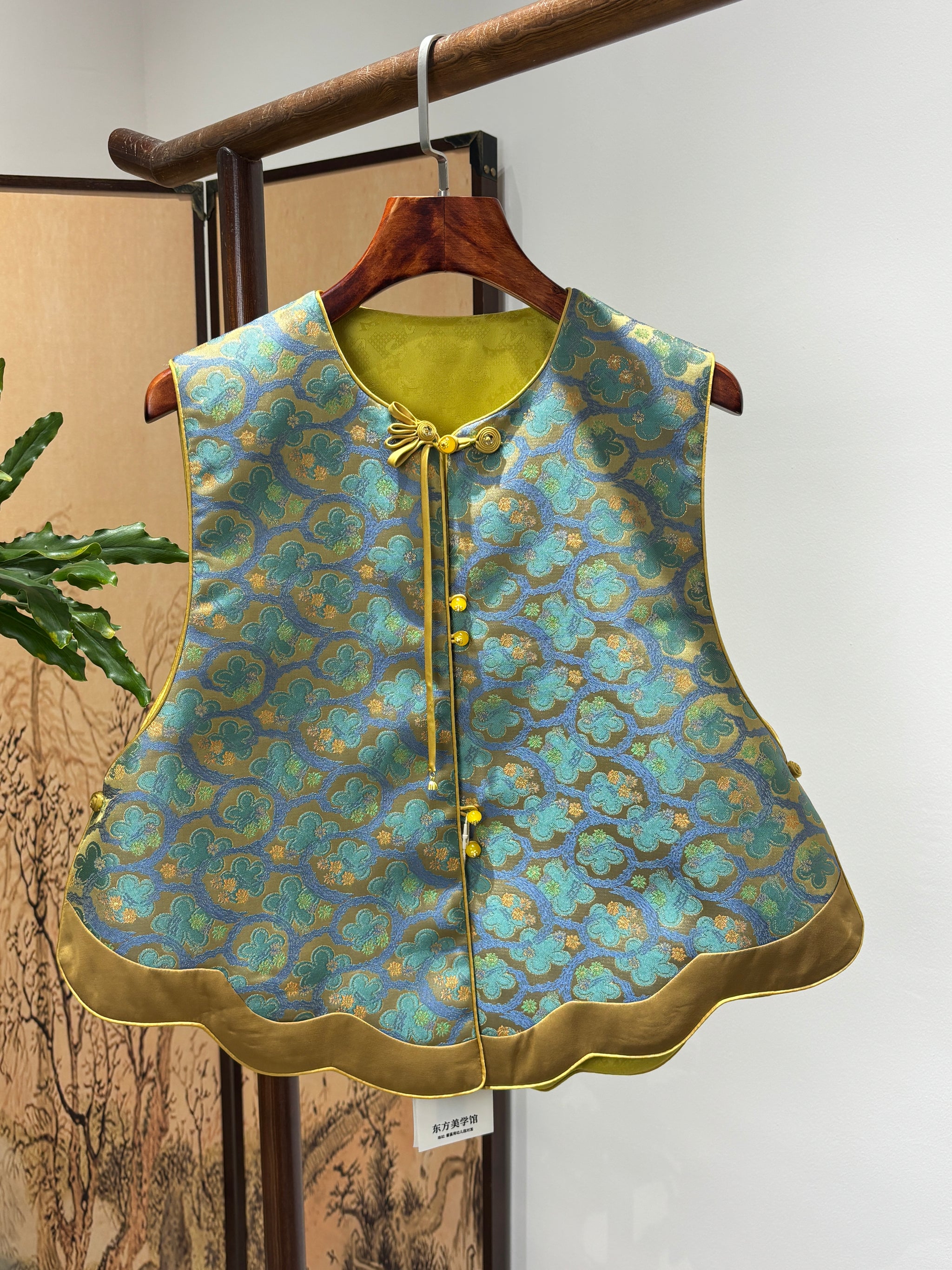 Green Mulberry Silk Shu Brocade Reversible Vest | Luxe Orienta - Luxe Orienta CO., LIMITED