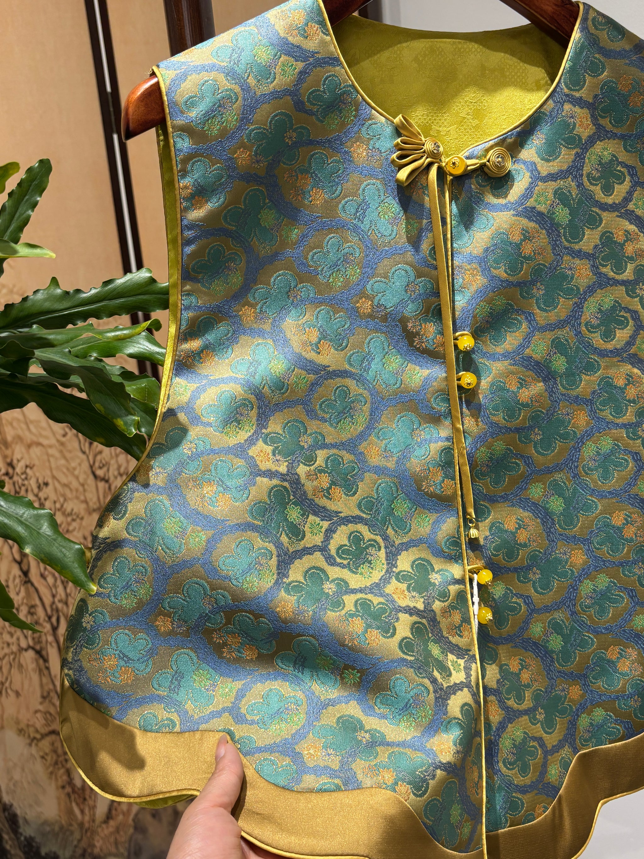 Green Mulberry Silk Shu Brocade Reversible Vest | Luxe Orienta - Luxe Orienta CO., LIMITED
