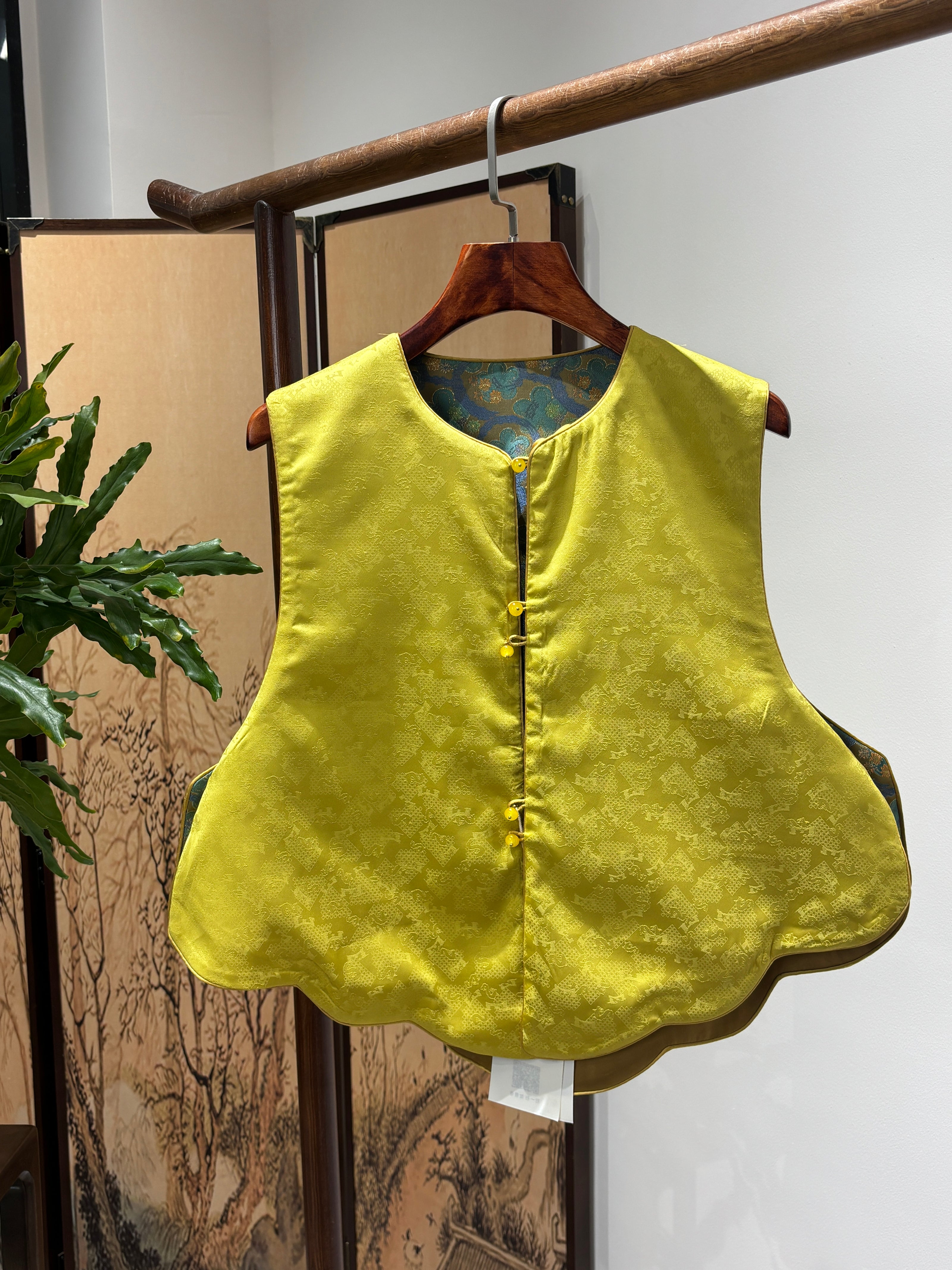 Green Mulberry Silk Shu Brocade Reversible Vest | Luxe Orienta - Luxe Orienta CO., LIMITED
