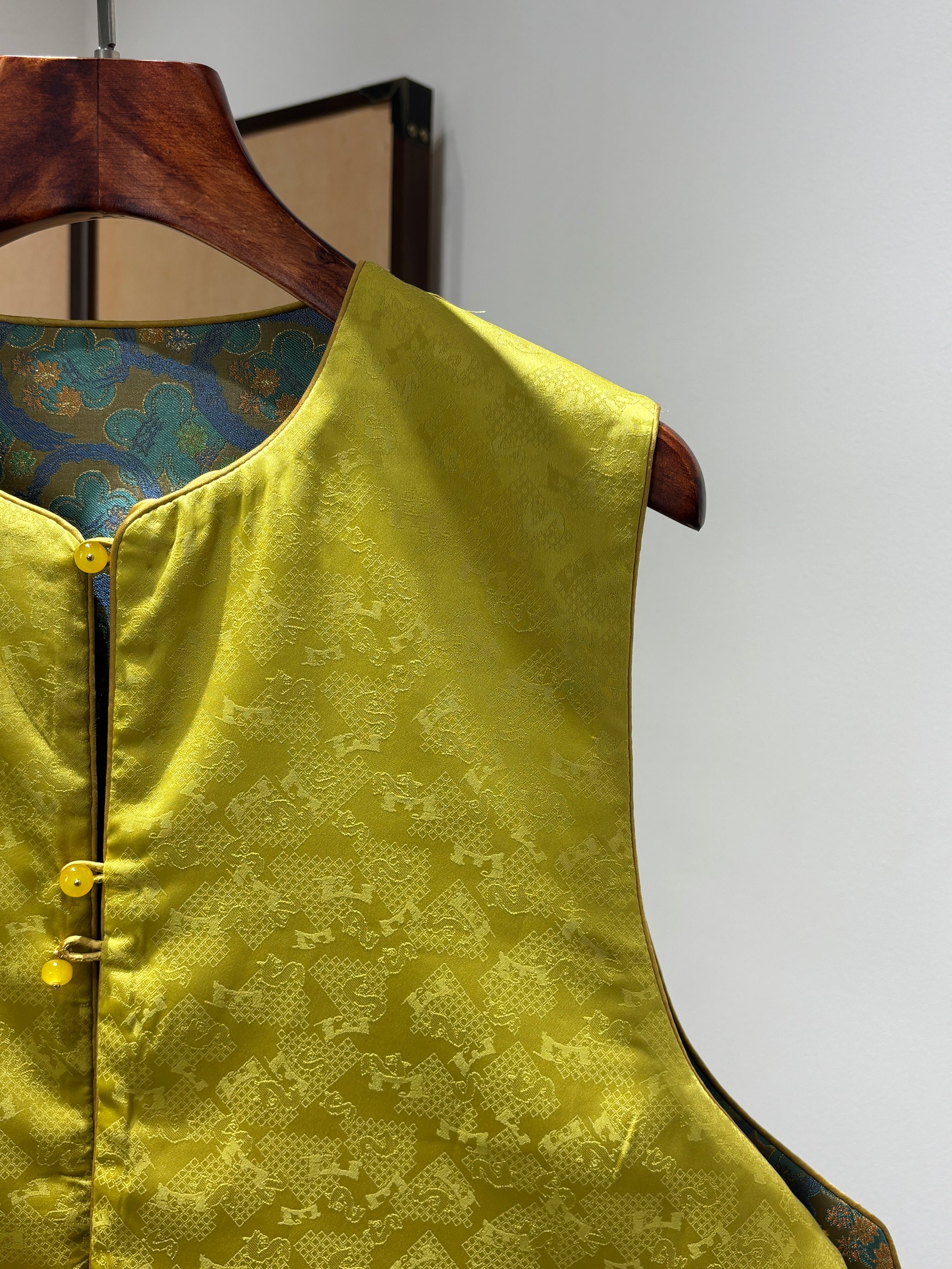 Green Mulberry Silk Shu Brocade Reversible Vest | Luxe Orienta - Luxe Orienta CO., LIMITED