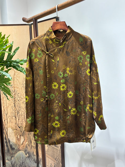 Xiangyunsha Daisy Blouse – Modern Elegance with Cultural Heritage
