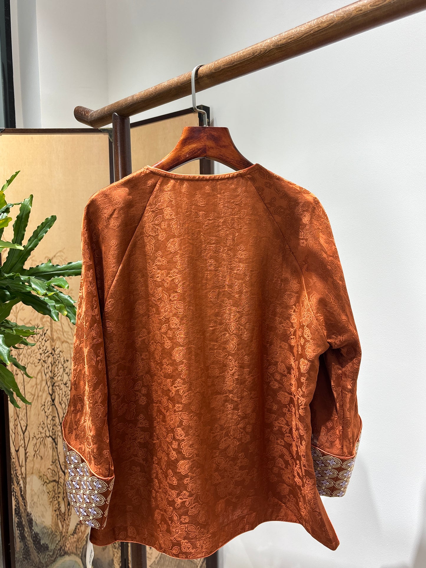 Vintage Red Xiangyunsha Embroidered Blouse | Luxe Orienta Modern Chinese Top