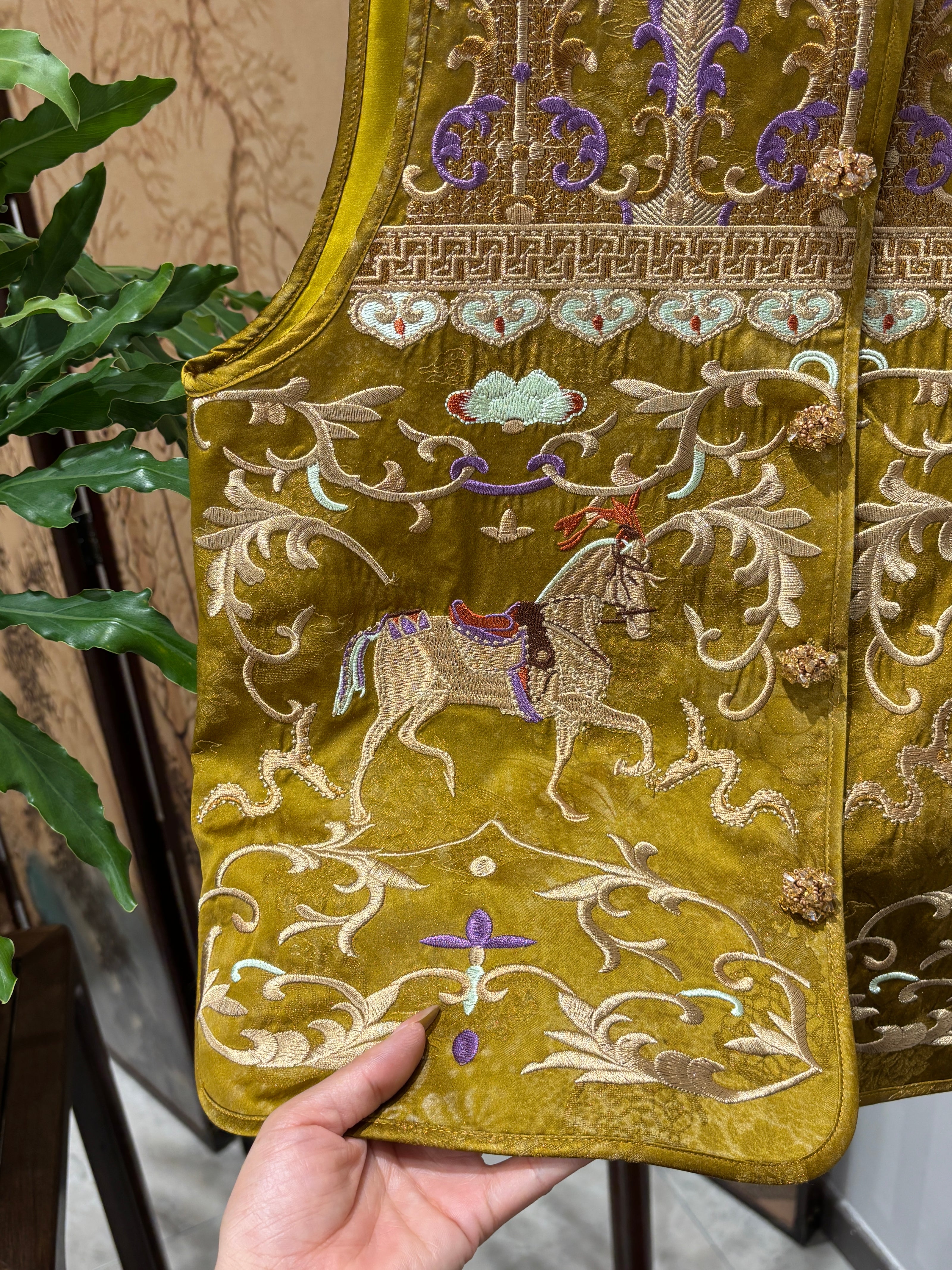 Gold Embroidered Vest | Luxe Orienta Modern Chinese Luxury Vest - Luxe Orienta CO., LIMITED