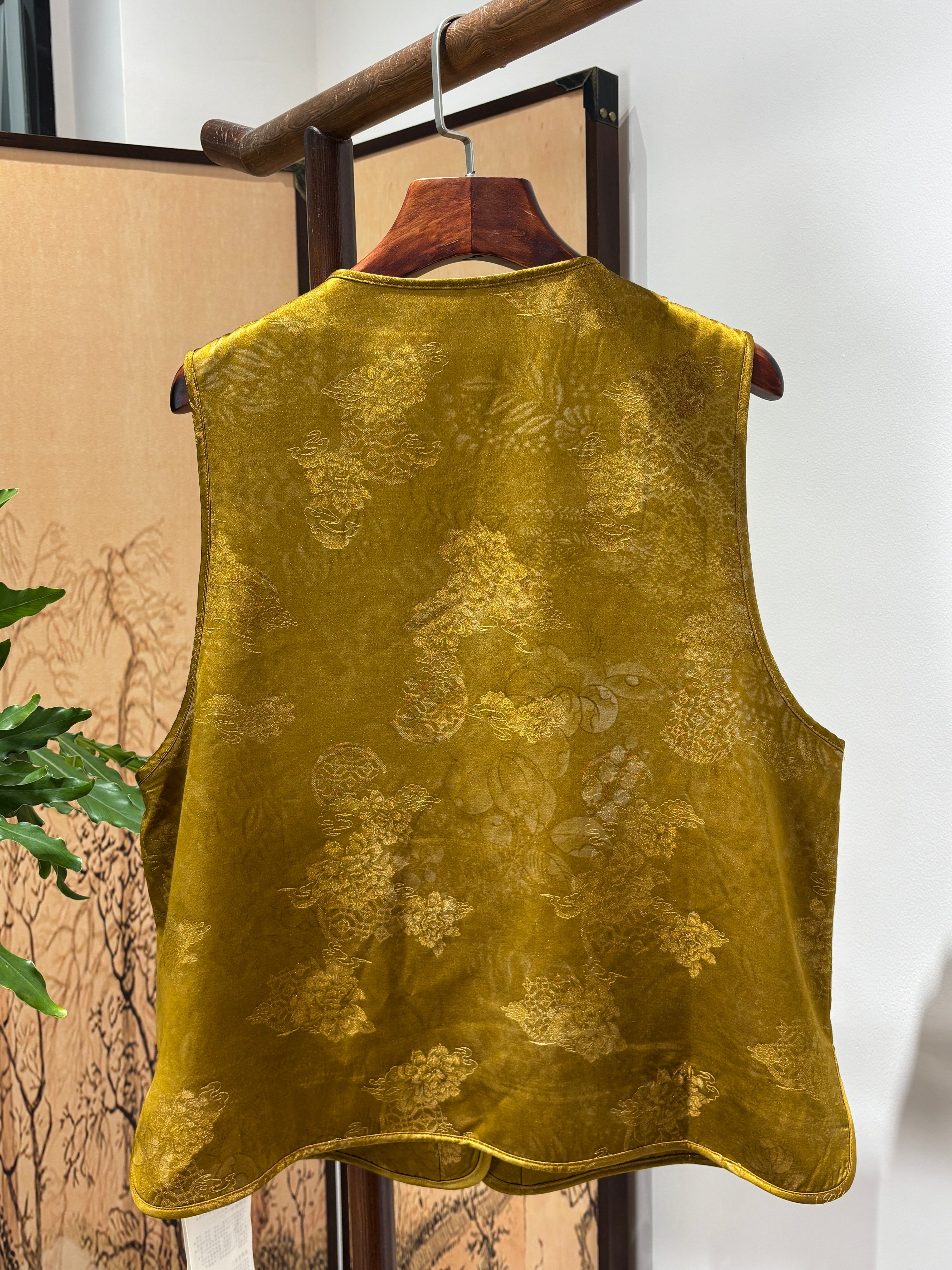 Gold Embroidered Vest | Luxe Orienta Modern Chinese Luxury Vest - Luxe Orienta CO., LIMITED