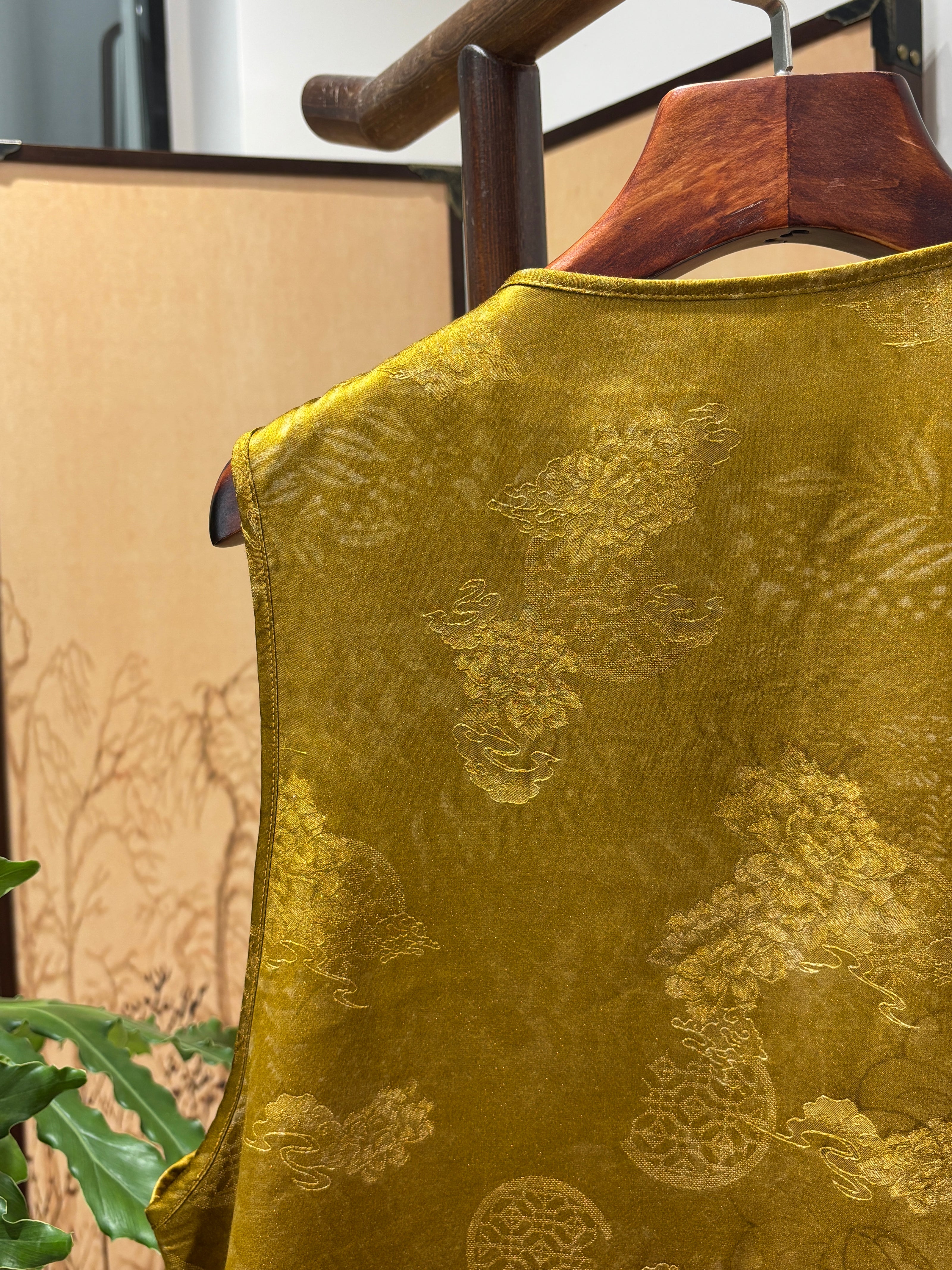 Gold Embroidered Vest | Luxe Orienta Modern Chinese Luxury Vest - Luxe Orienta CO., LIMITED