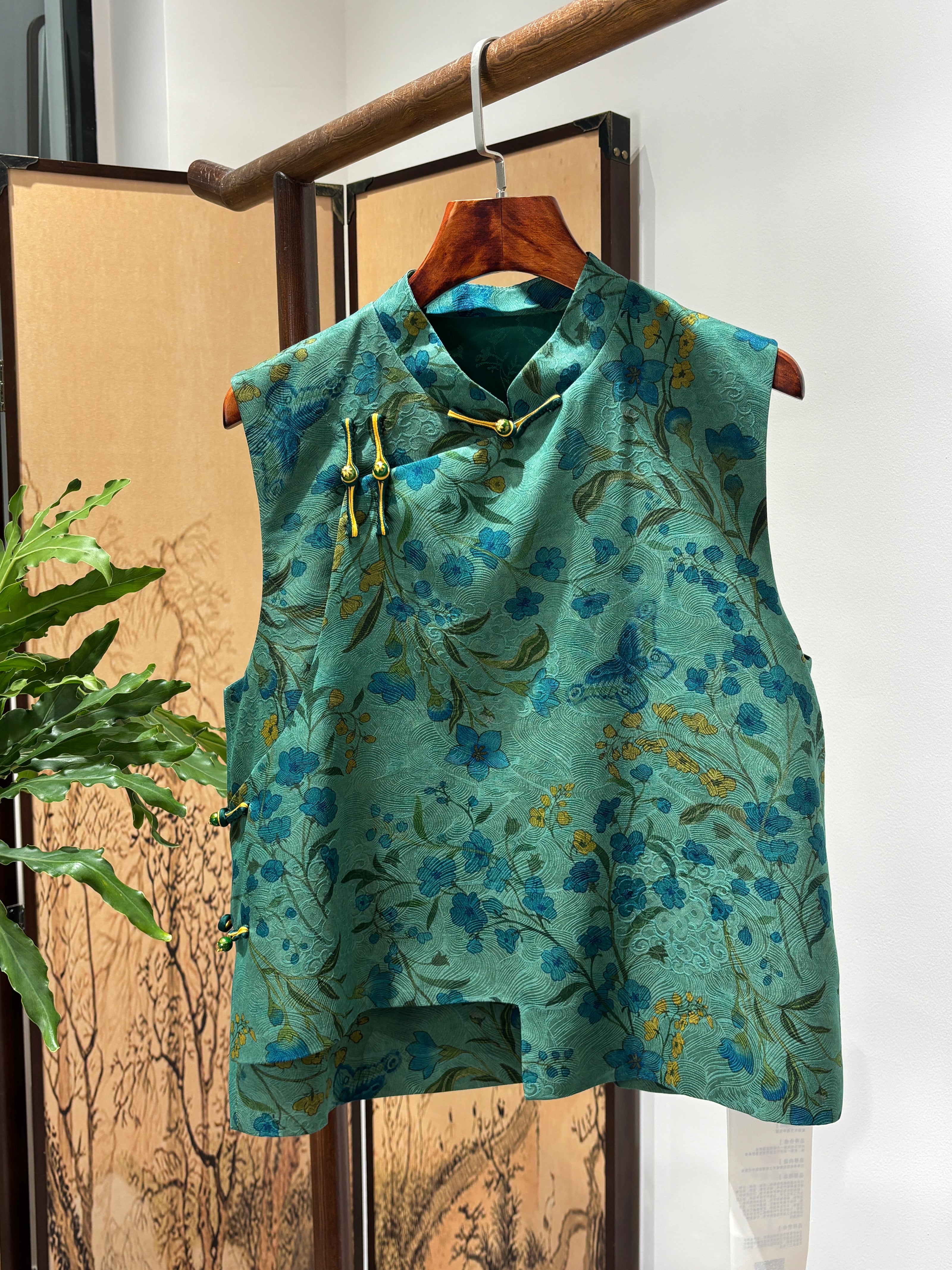 Green Mulberry Silk Vest | Luxe Orienta Modern Chinese Luxury Vest - Luxe Orienta CO., LIMITED