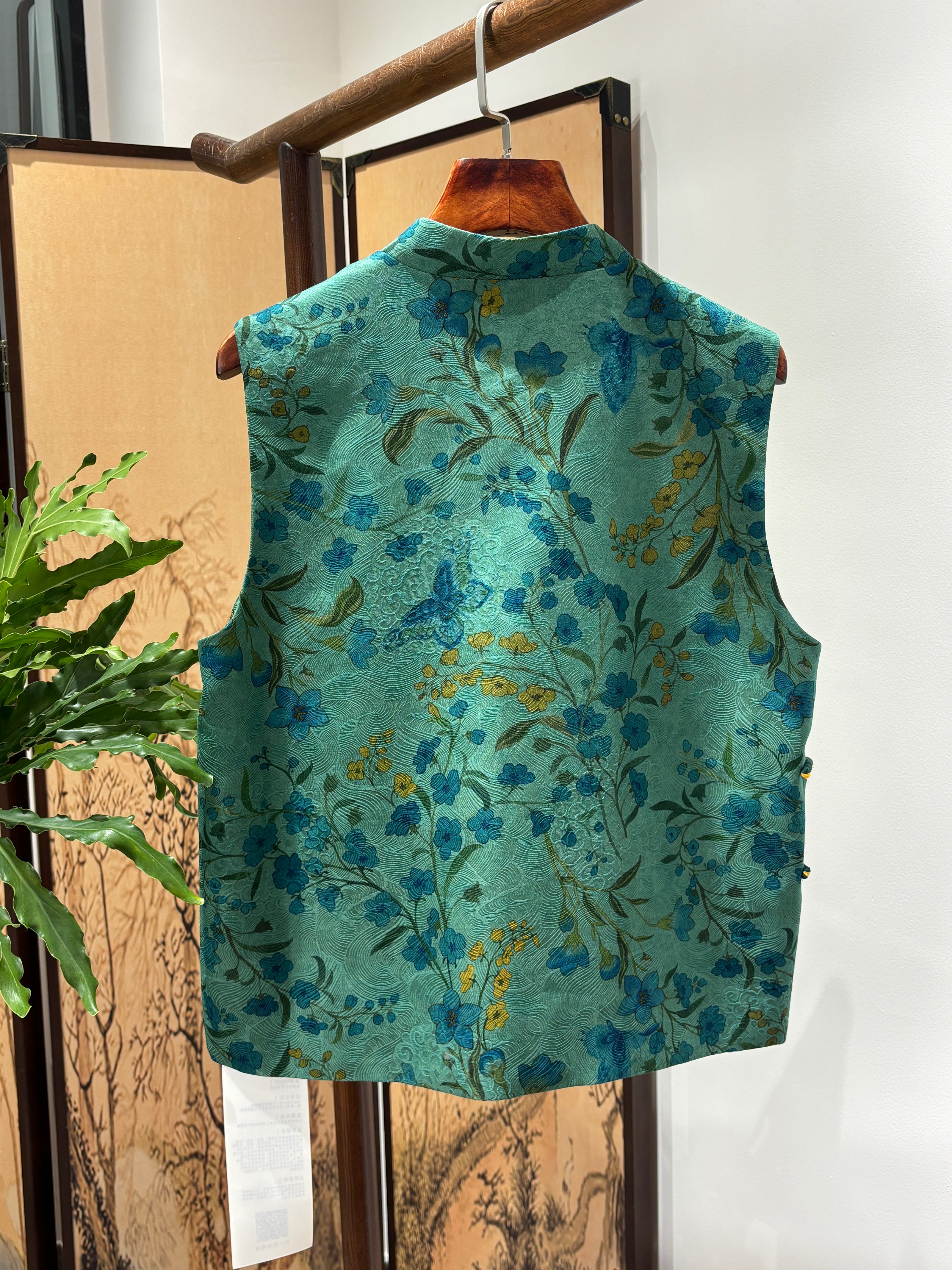 Green Mulberry Silk Vest | Luxe Orienta Modern Chinese Luxury Vest - Luxe Orienta CO., LIMITED