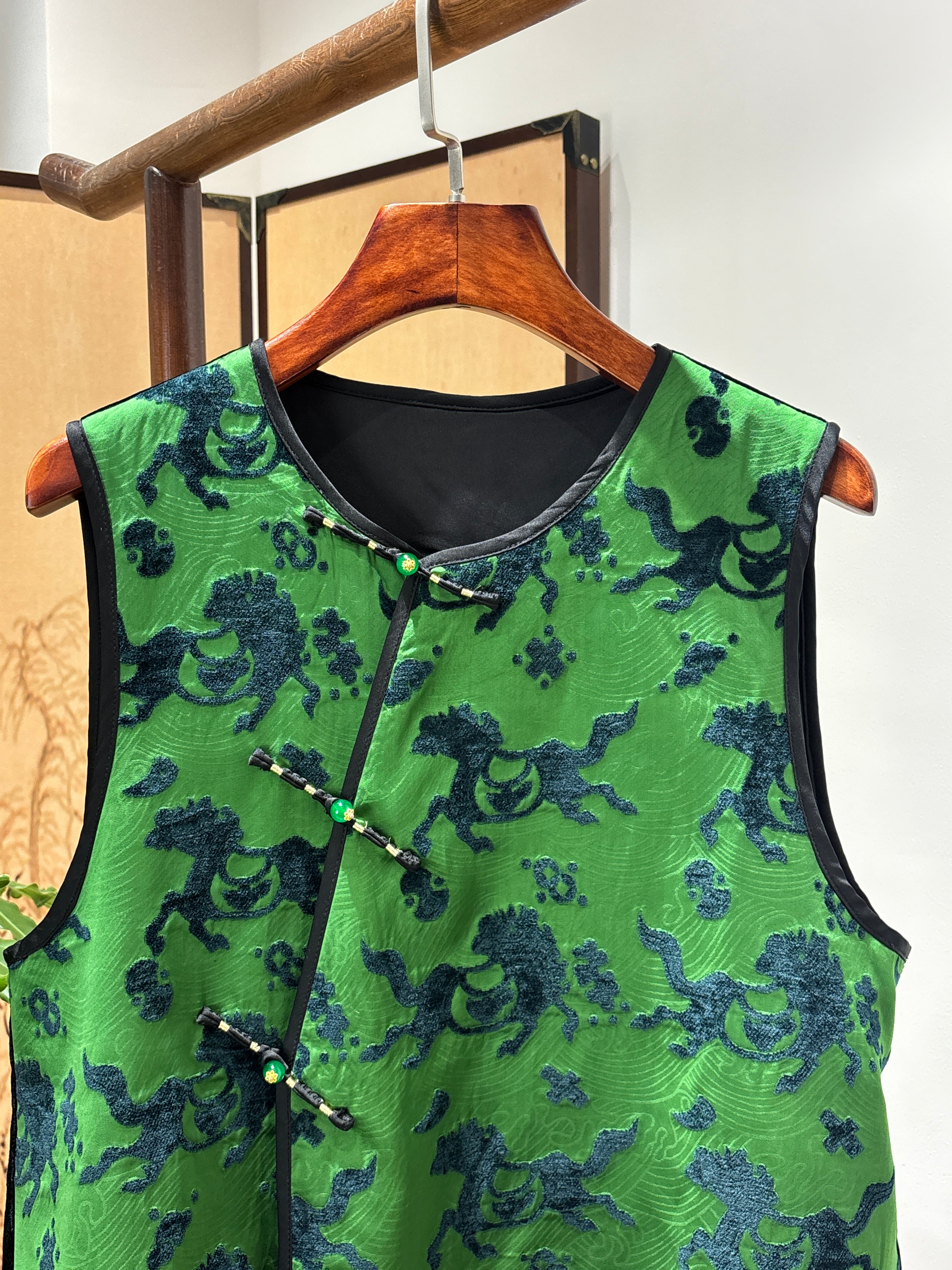 Green Velvet Vest | Luxe Orienta Modern Chinese Luxury Vest - Luxe Orienta CO., LIMITED