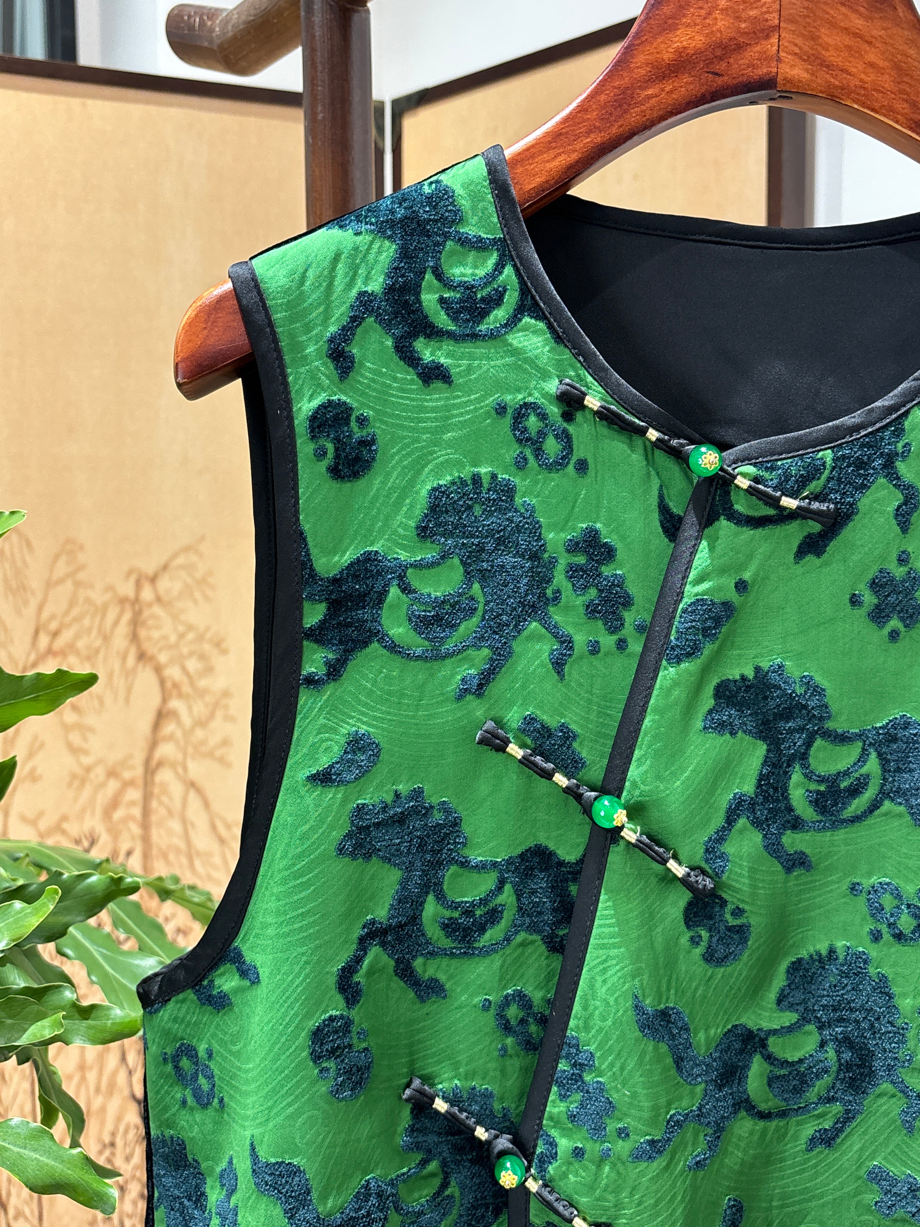 Green Velvet Vest | Luxe Orienta Modern Chinese Luxury Vest - Luxe Orienta CO., LIMITED