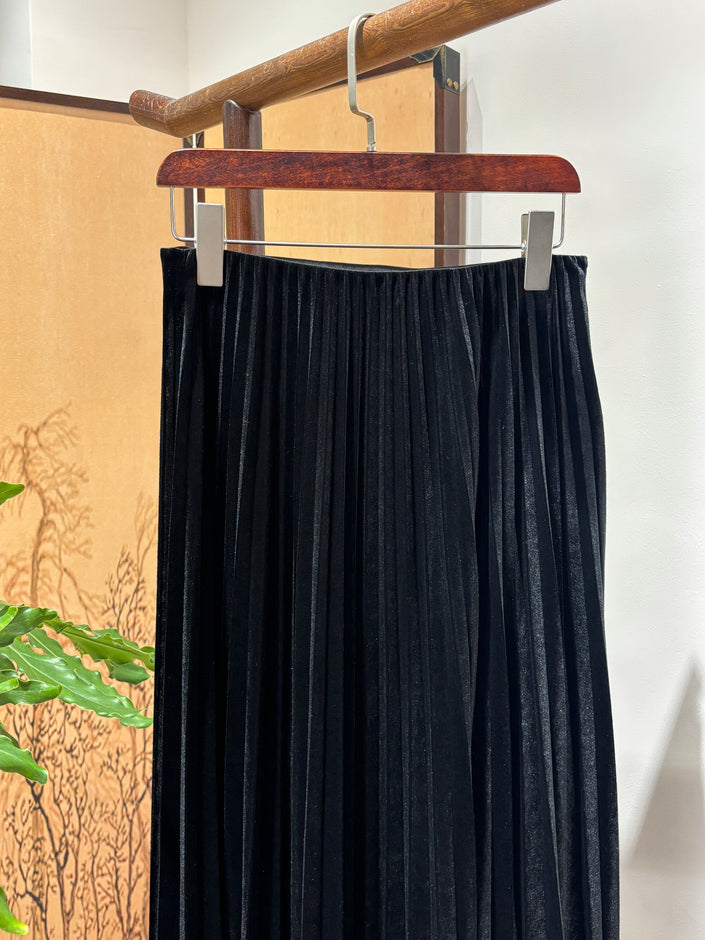 Black Velvet Pleated Midi Skirt | Luxe Orienta Modern Chinese Elegance - Luxe Orienta CO., LIMITED