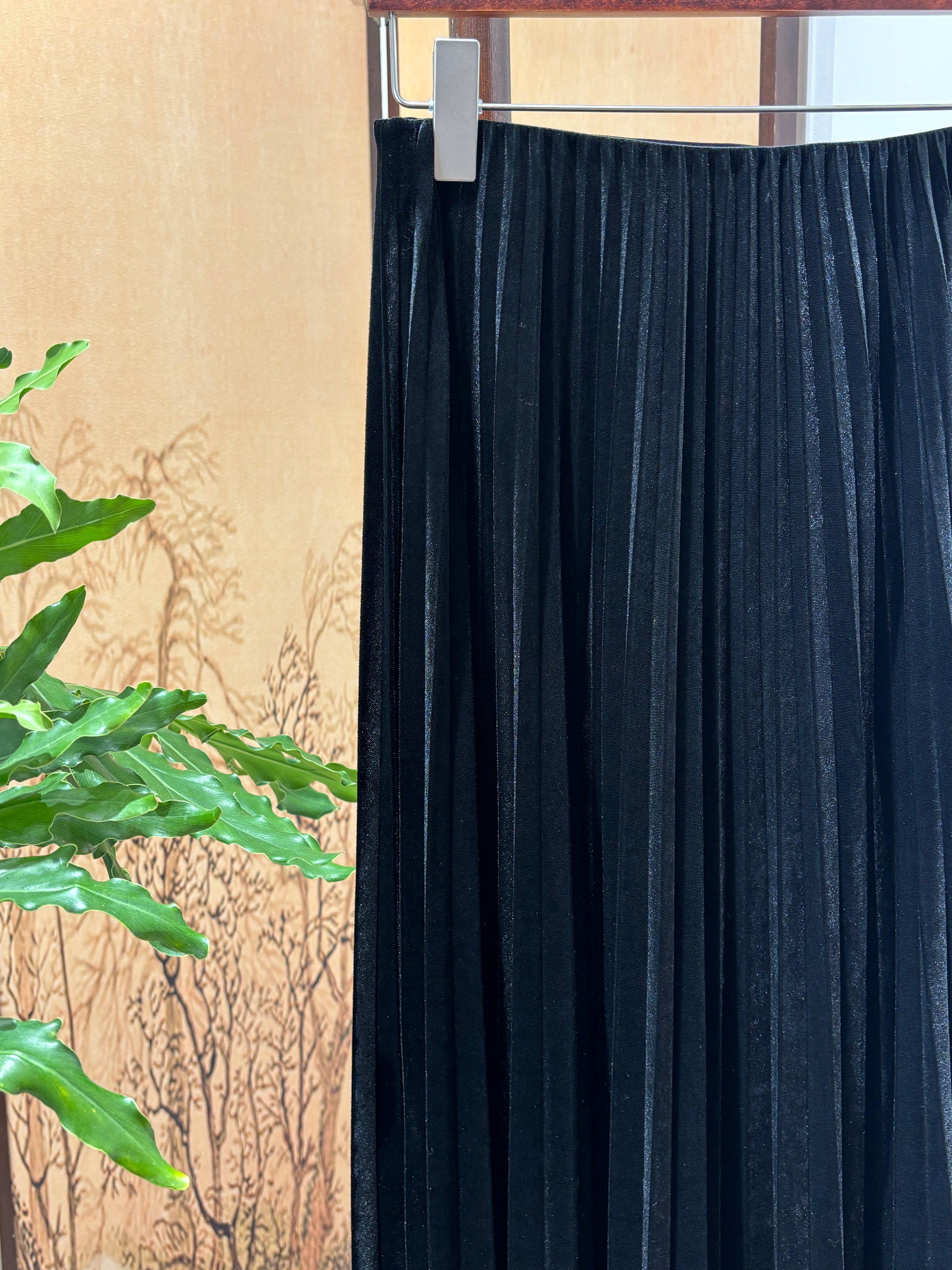 Black Velvet Pleated Midi Skirt | Luxe Orienta Modern Chinese Elegance - Luxe Orienta CO., LIMITED