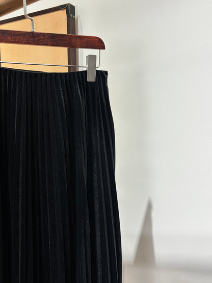 Black Velvet Pleated Midi Skirt | Luxe Orienta Modern Chinese Elegance