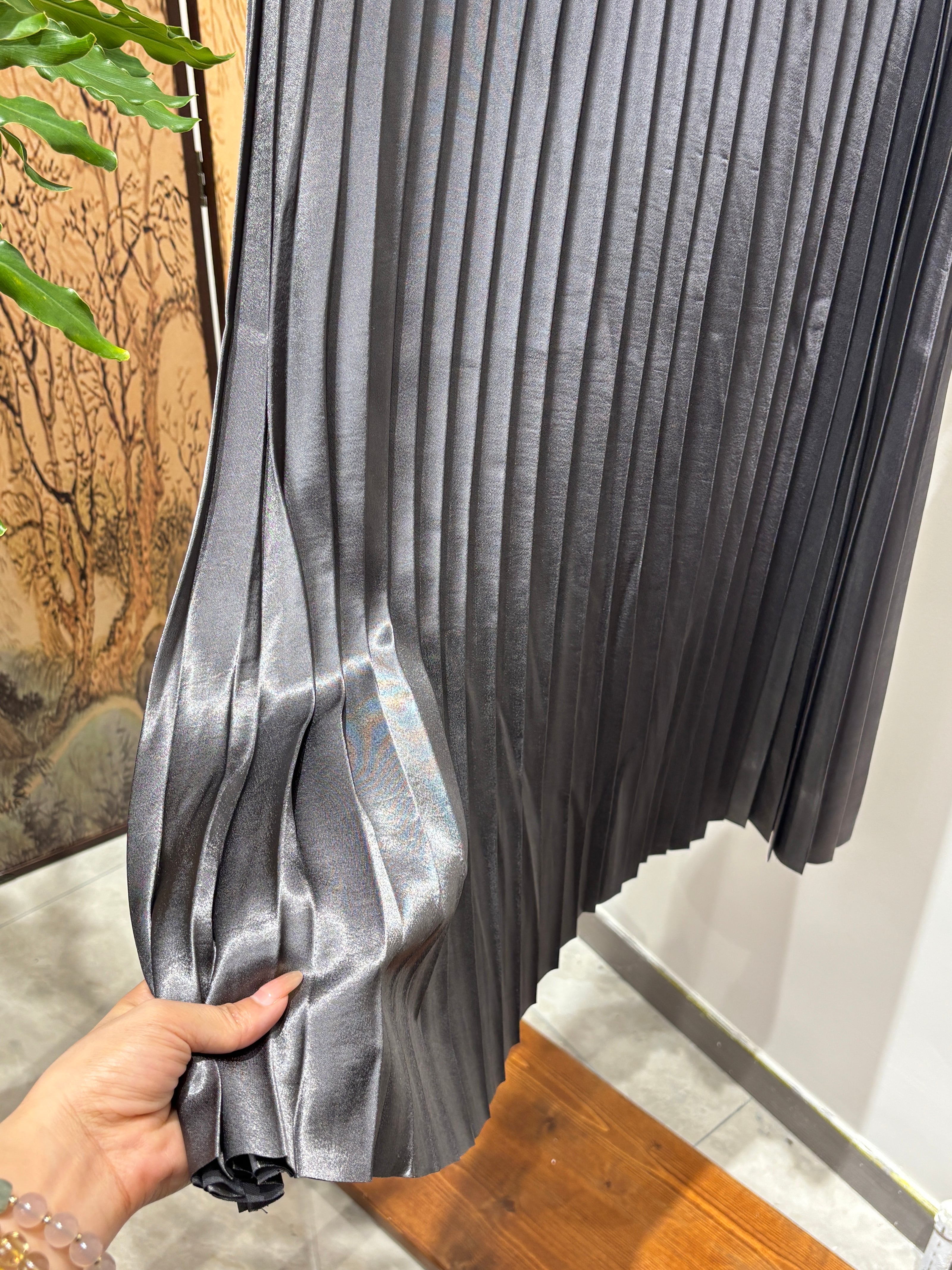 Black Rayon Pleated Skirt | Luxe Orienta Modern Chinese Elegance - Luxe Orienta CO., LIMITED