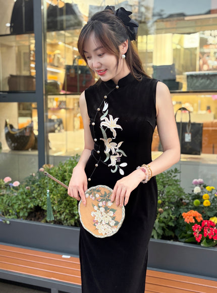 Black Silk Velvet Embroidered Qipao | Luxe Orienta Modern Chinese Luxury Dress - Luxe Orienta CO., LIMITED