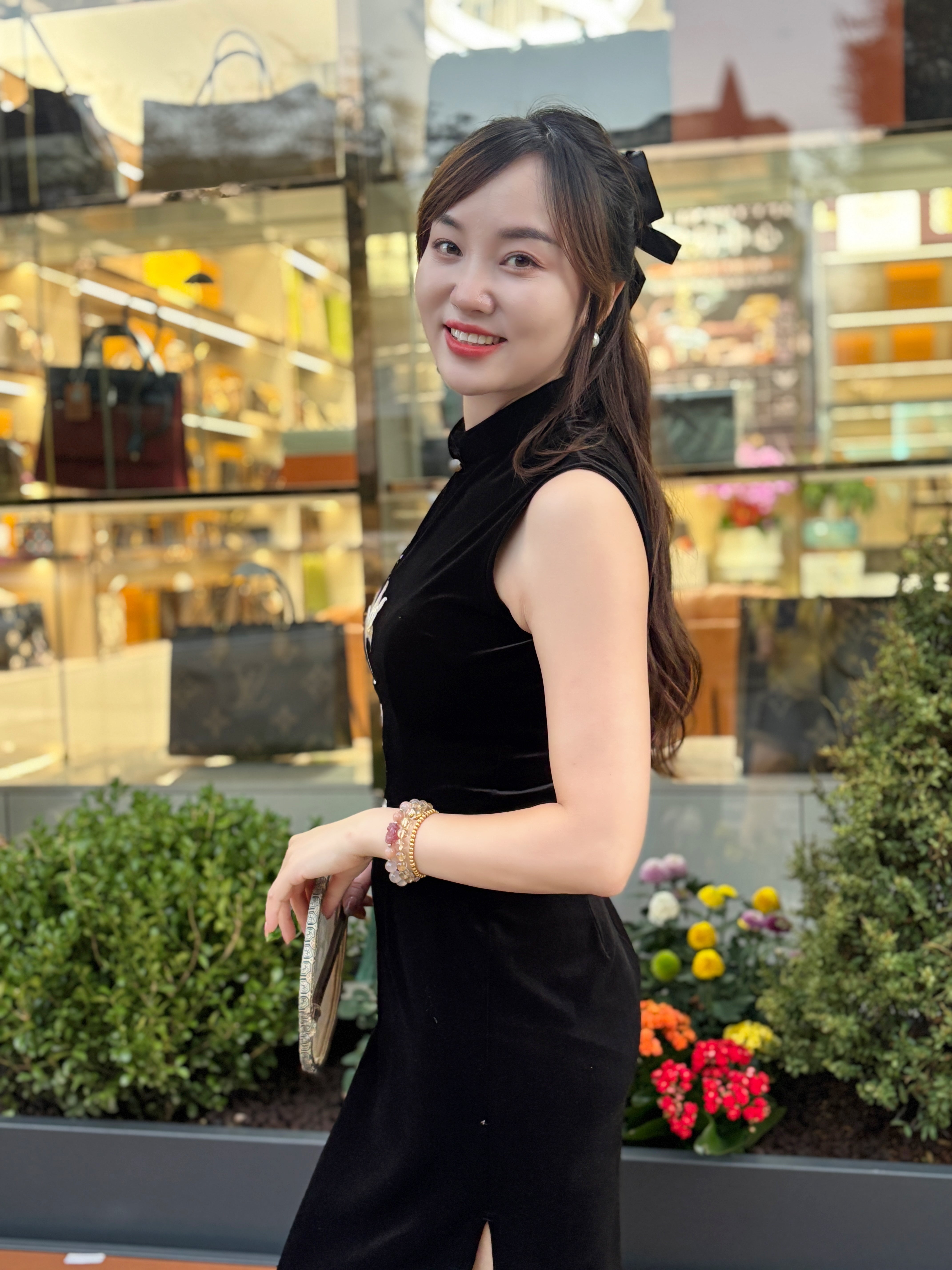 Black Silk Velvet Embroidered Qipao | Luxe Orienta Modern Chinese Luxury Dress - Luxe Orienta CO., LIMITED