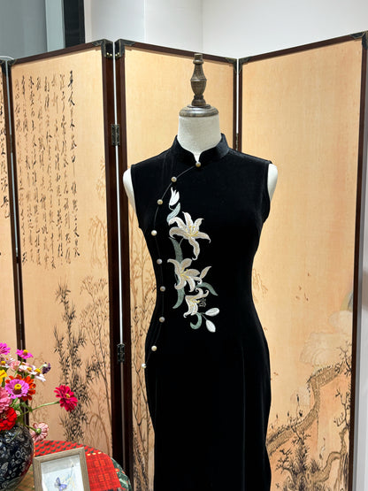 Black Silk Velvet Embroidered Qipao | Luxe Orienta Modern Chinese Luxury Dress