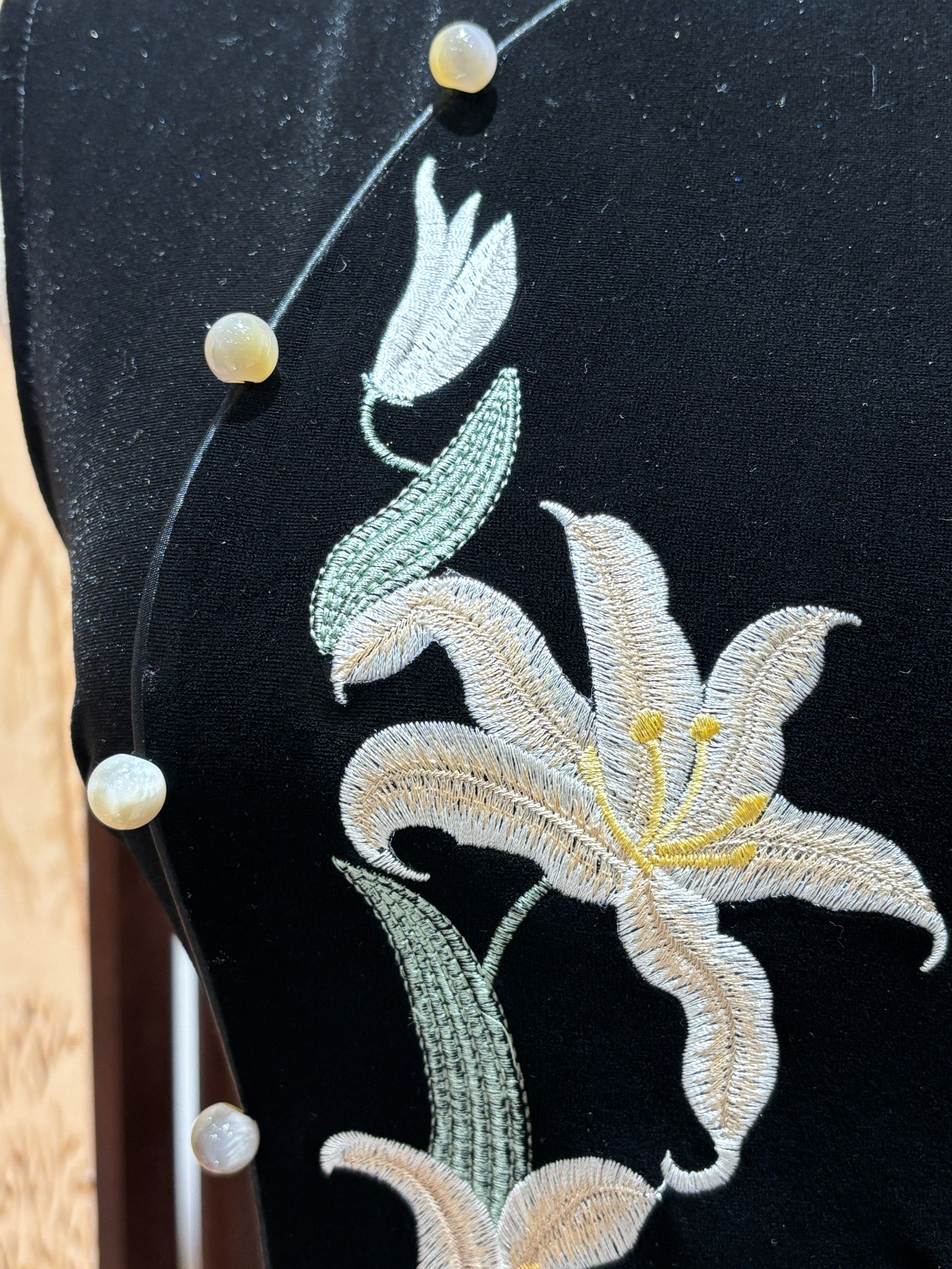 Black Silk Velvet Embroidered Qipao | Luxe Orienta Modern Chinese Luxury Dress - Luxe Orienta CO., LIMITED