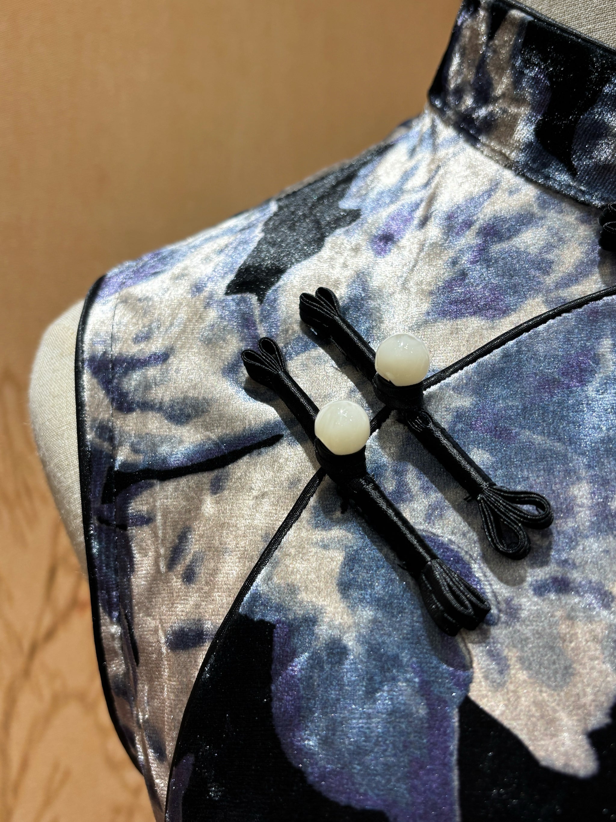 Black & Blue Floral Velvet Qipao | LUXE ORIENTA Modern Chinese Dress - Luxe Orienta CO., LIMITED