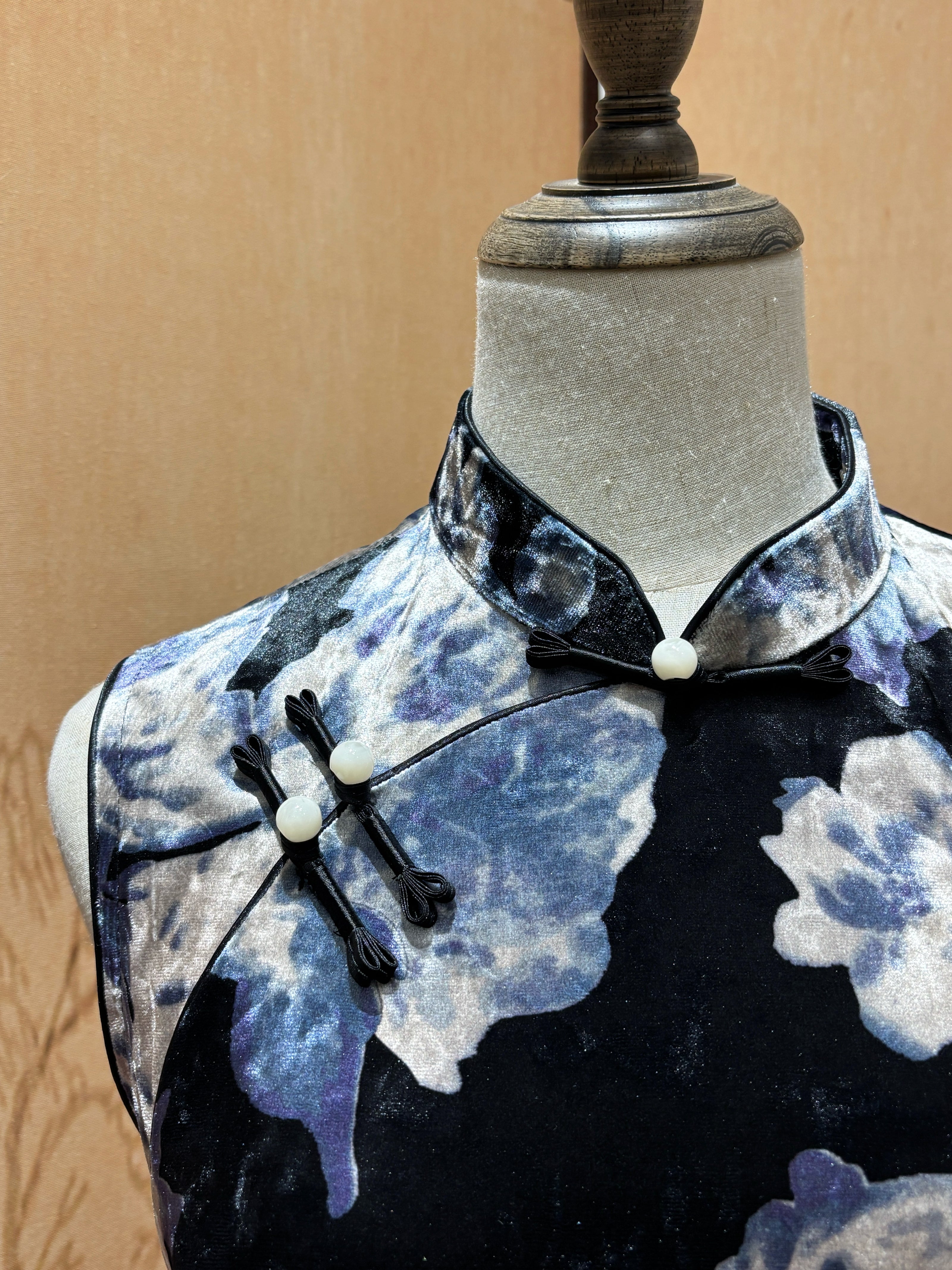 Black & Blue Floral Velvet Qipao | LUXE ORIENTA Modern Chinese Dress - Luxe Orienta CO., LIMITED