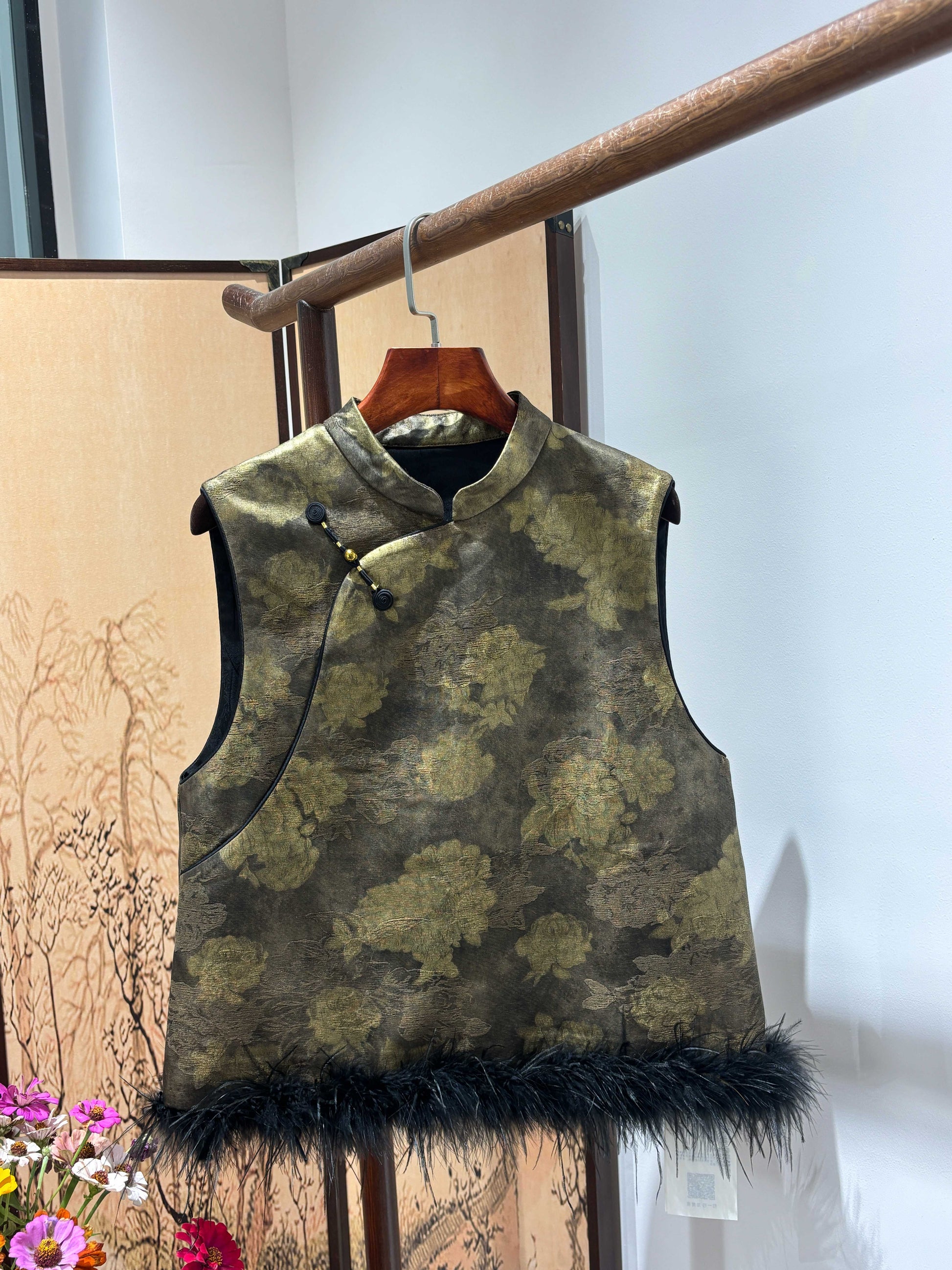 Vintage Tone Printed Vest with Ostrich Feather Trim – Elegant Oriental Statement by LUXE ORIENTA - Luxe Orienta CO., LIMITED