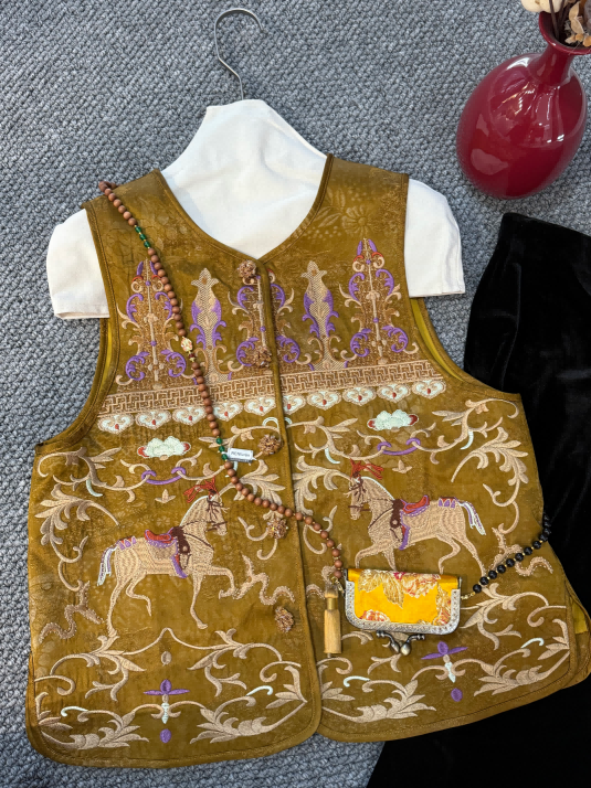 Gold Embroidered Vest | Luxe Orienta Modern Chinese Luxury Vest - Luxe Orienta CO., LIMITED