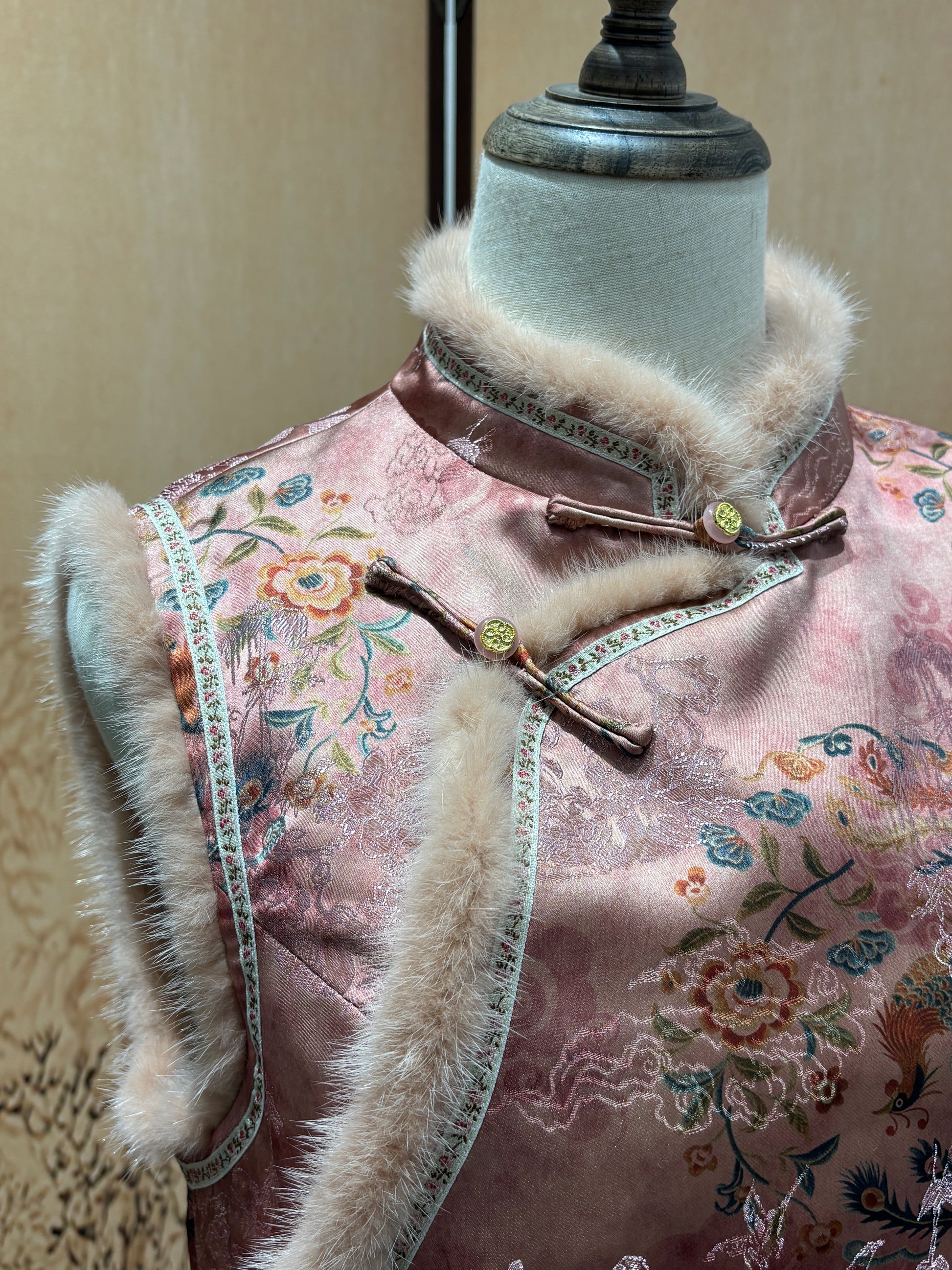 Blush Xiangyunsha Silk Mink Vest - Luxe Orienta CO., LIMITED