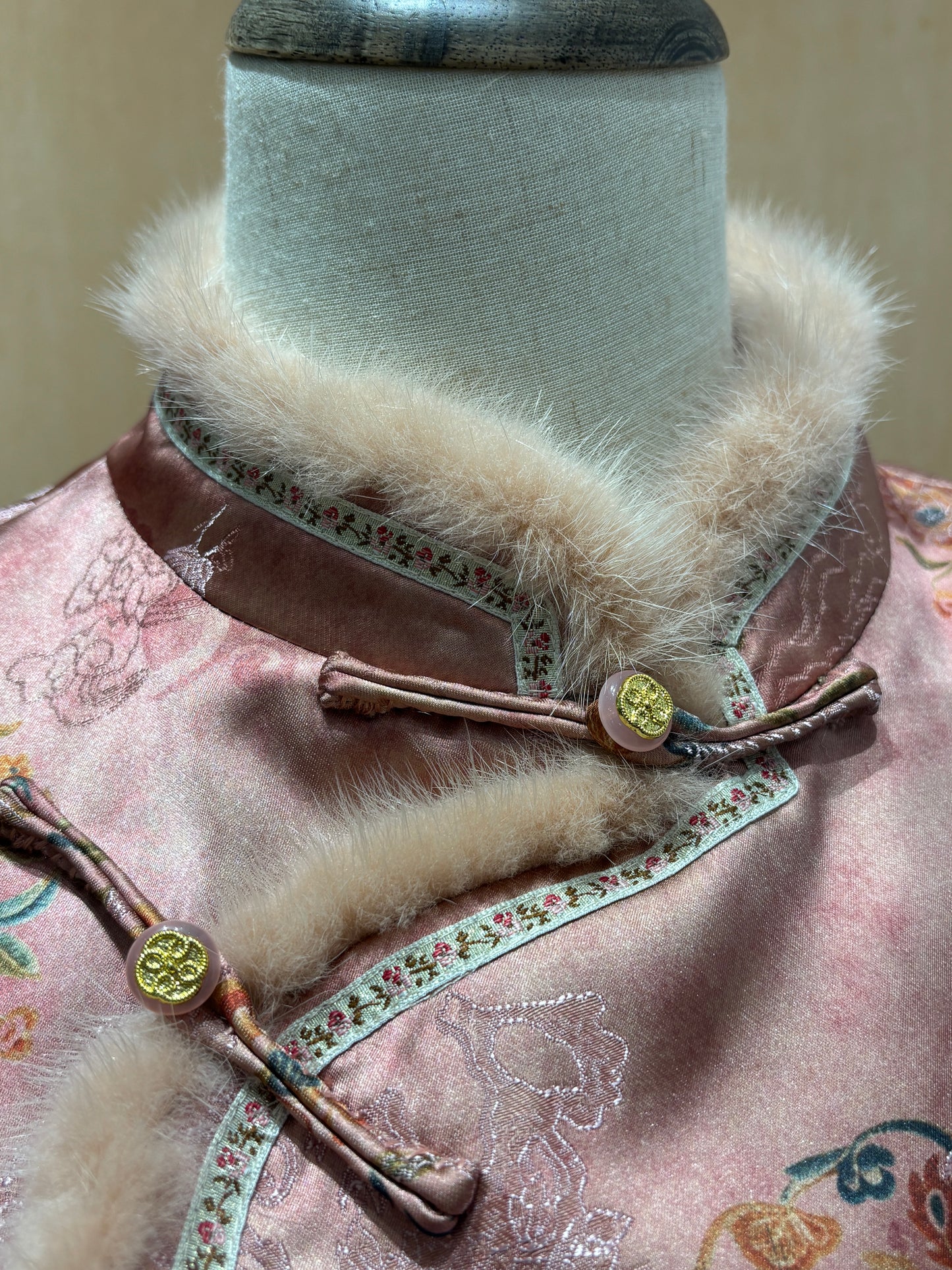 Blush Xiangyunsha Silk Mink Vest - Luxe Orienta CO., LIMITED