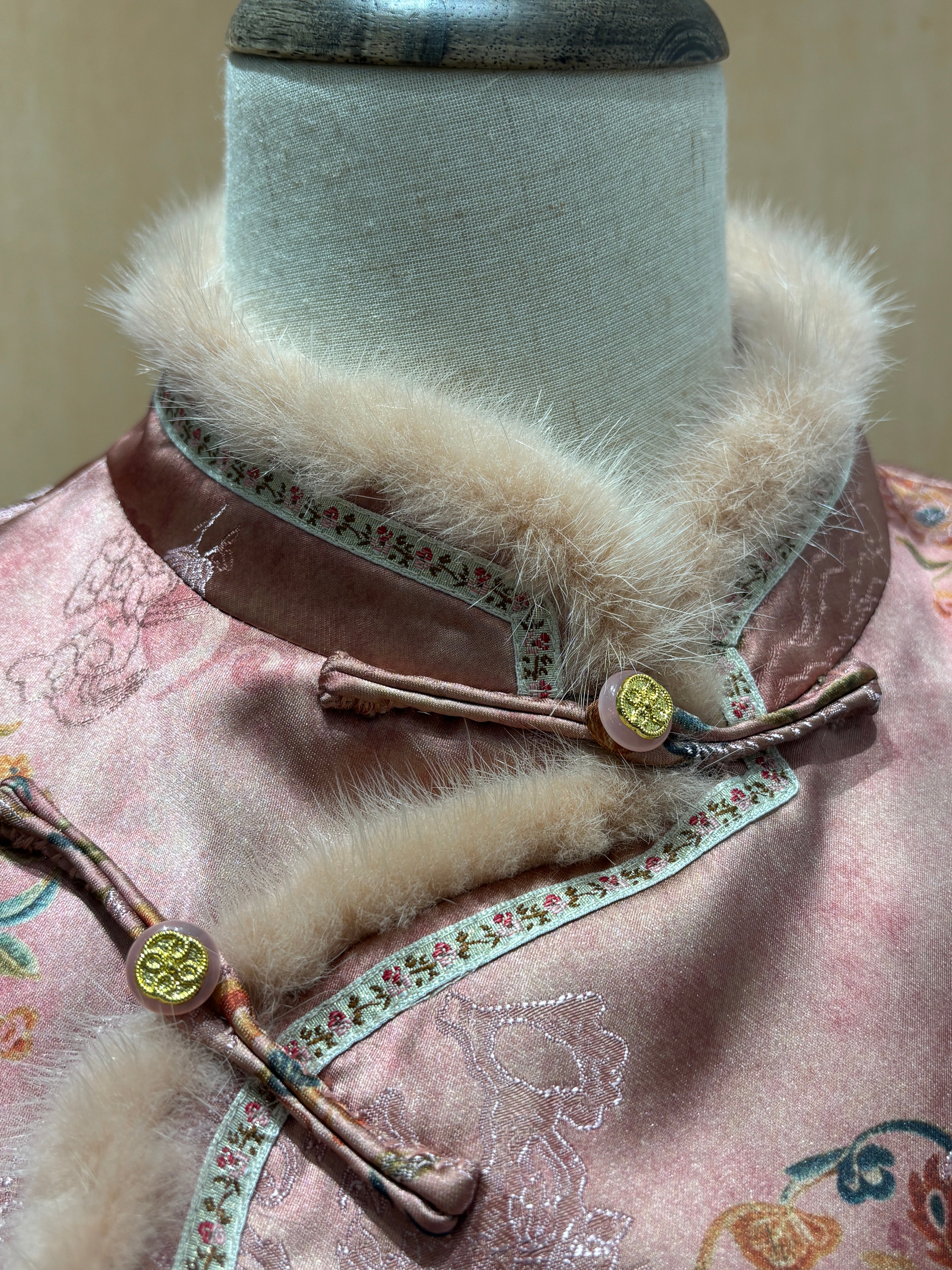 Blush Xiangyunsha Silk Mink Vest - Luxe Orienta CO., LIMITED