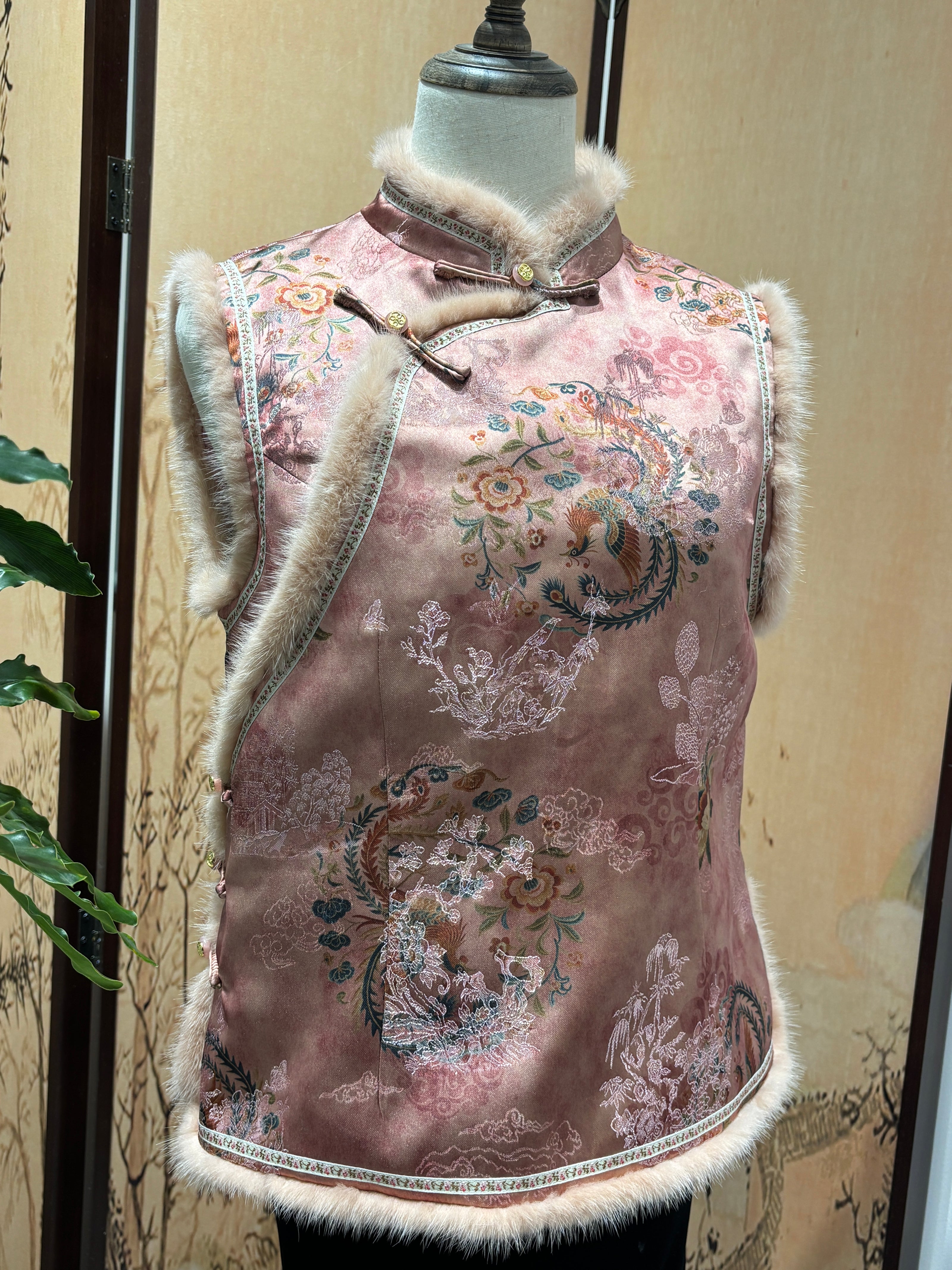 Blush Xiangyunsha Silk Mink Vest - Luxe Orienta CO., LIMITED