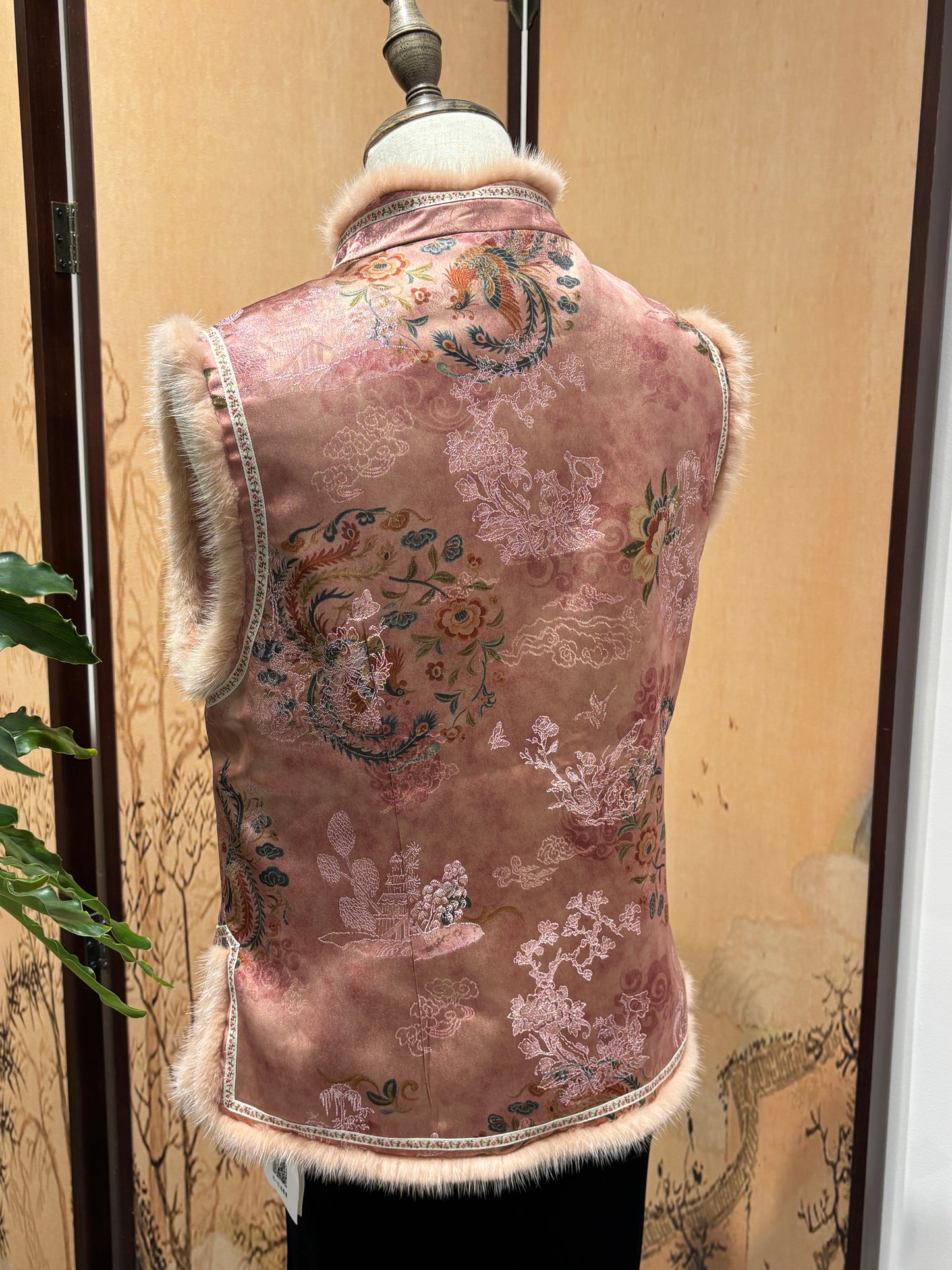 Blush Xiangyunsha Silk Mink Vest - Luxe Orienta CO., LIMITED