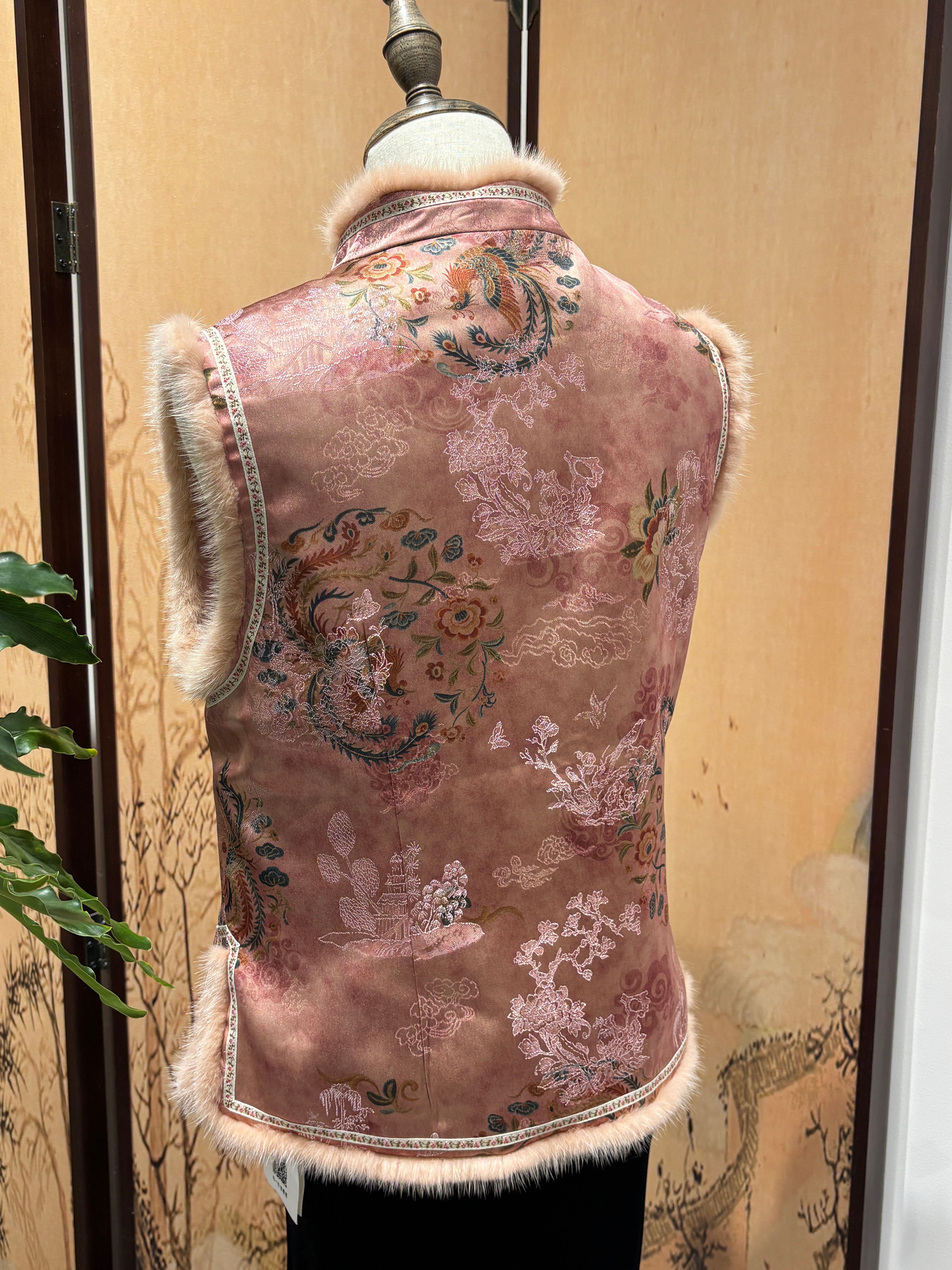 Blush Xiangyunsha Silk Mink Vest - Luxe Orienta CO., LIMITED
