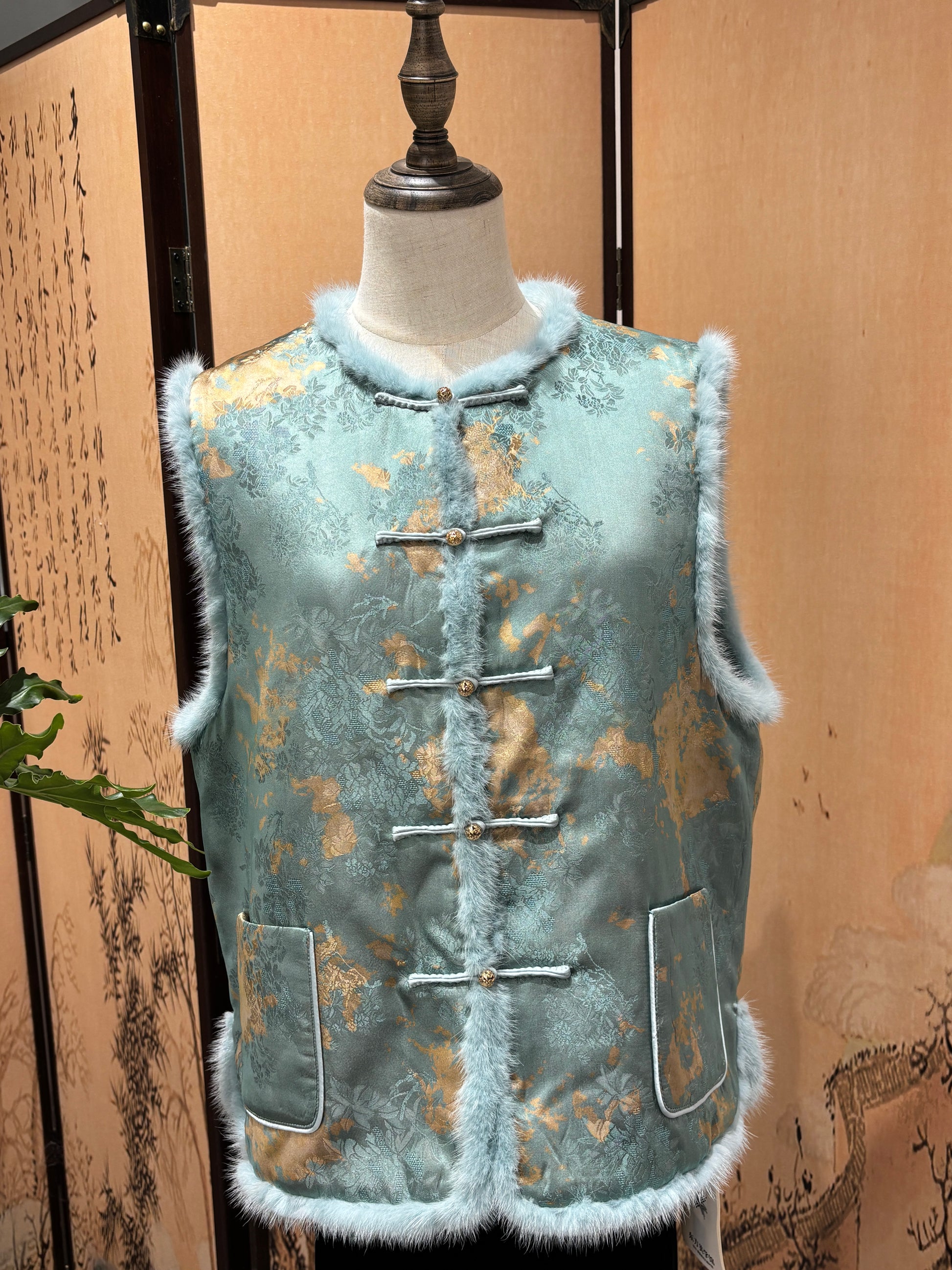 Azure Xiangyunsha Silk Mink Vest - Luxe Orienta CO., LIMITED