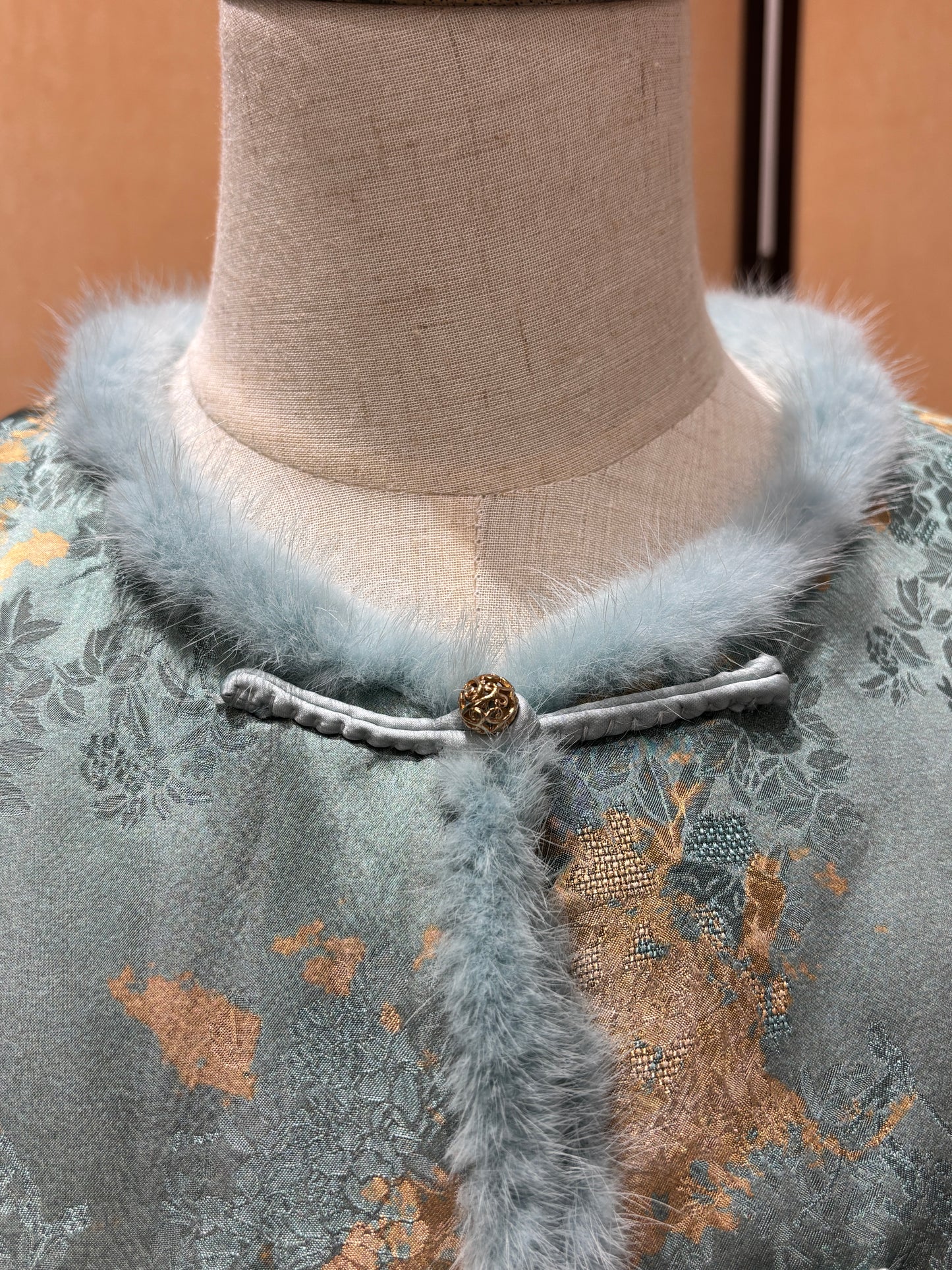 Azure Xiangyunsha Silk Mink Vest - Luxe Orienta CO., LIMITED