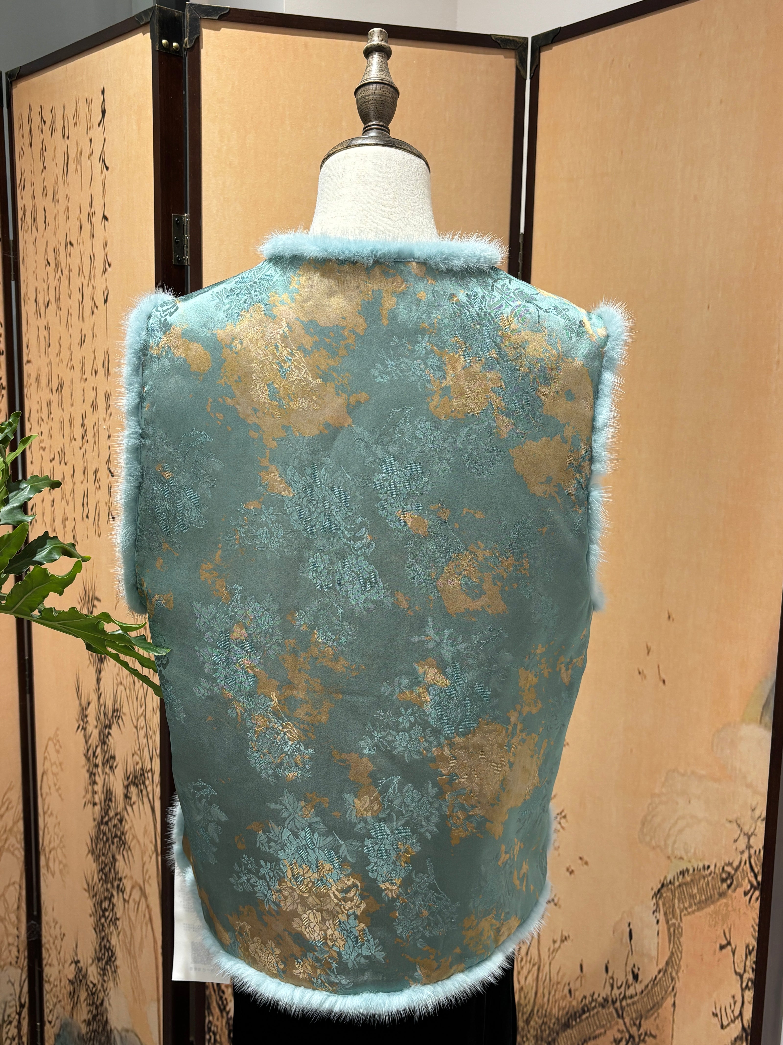 Azure Xiangyunsha Silk Mink Vest - Luxe Orienta CO., LIMITED