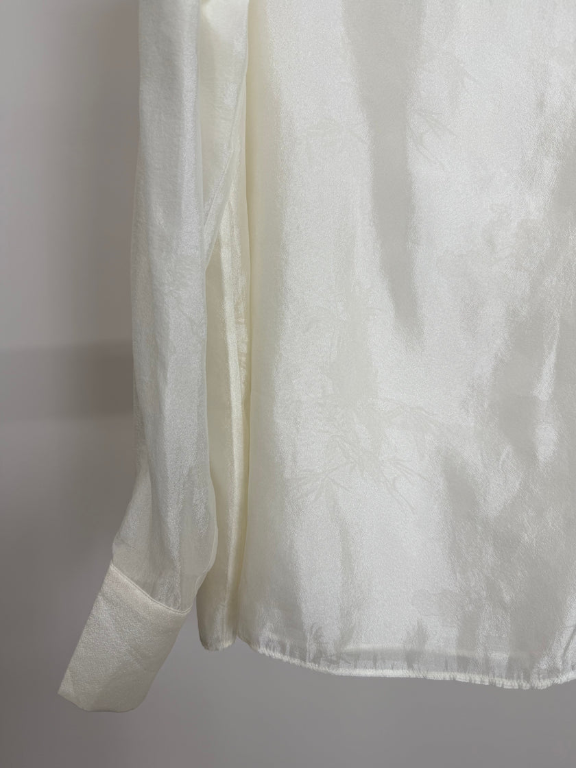 close-up to white bamboo jacquard rayon blouse stand collar modern chinese fashion luxe orienta