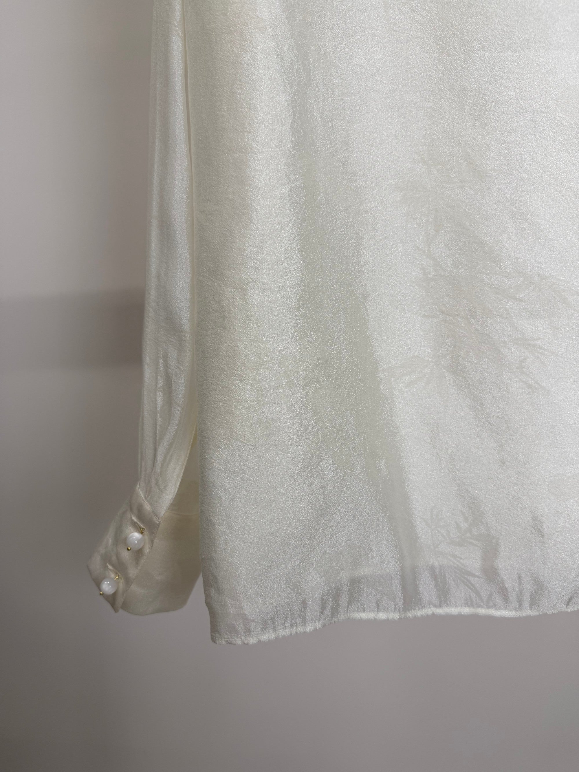 close-up to white bamboo jacquard rayon blouse stand collar modern chinese fashion luxe orienta