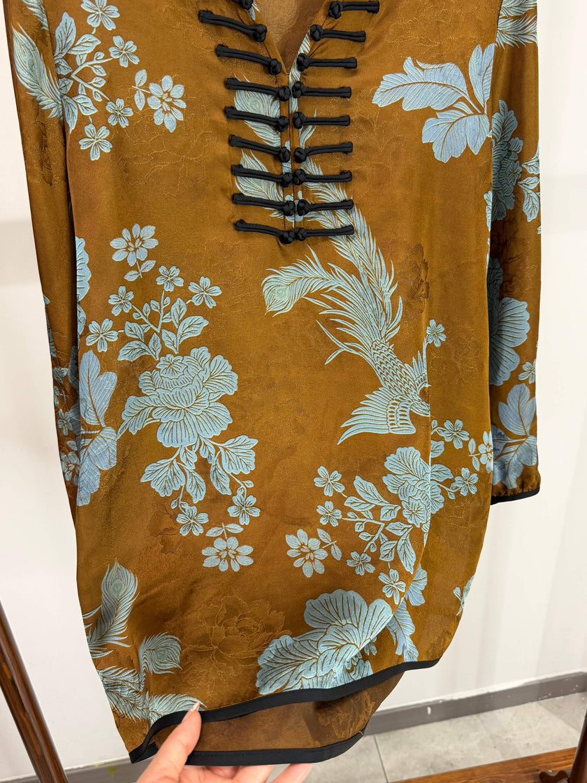 LUXE ORIENTA – Phoenix in Flight Xiangyun Silk Frog Button Blouse