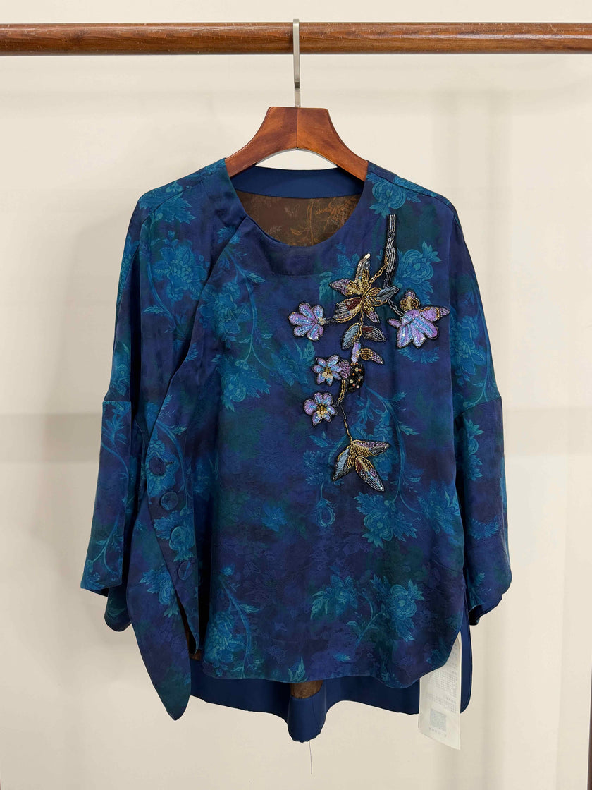 LUXE ORIENTA – Blue Xiangyunsha Silk French Embroidery Asymmetric Blouse