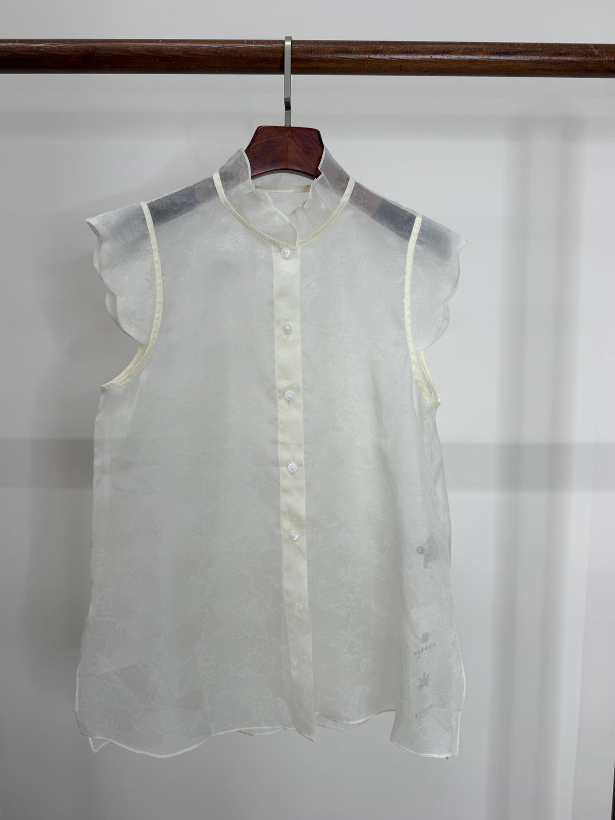 LUXE ORIENTA – Mulberry Silk Sheer Standing Collar Sleeveless Top (Pearl White)