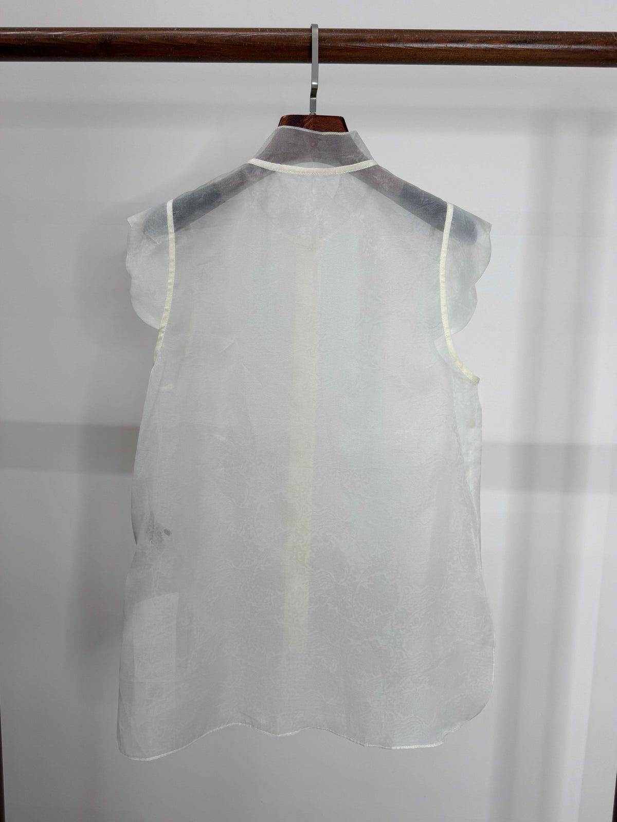 LUXE ORIENTA – Mulberry Silk Sheer Standing Collar Sleeveless Top (Pearl White)